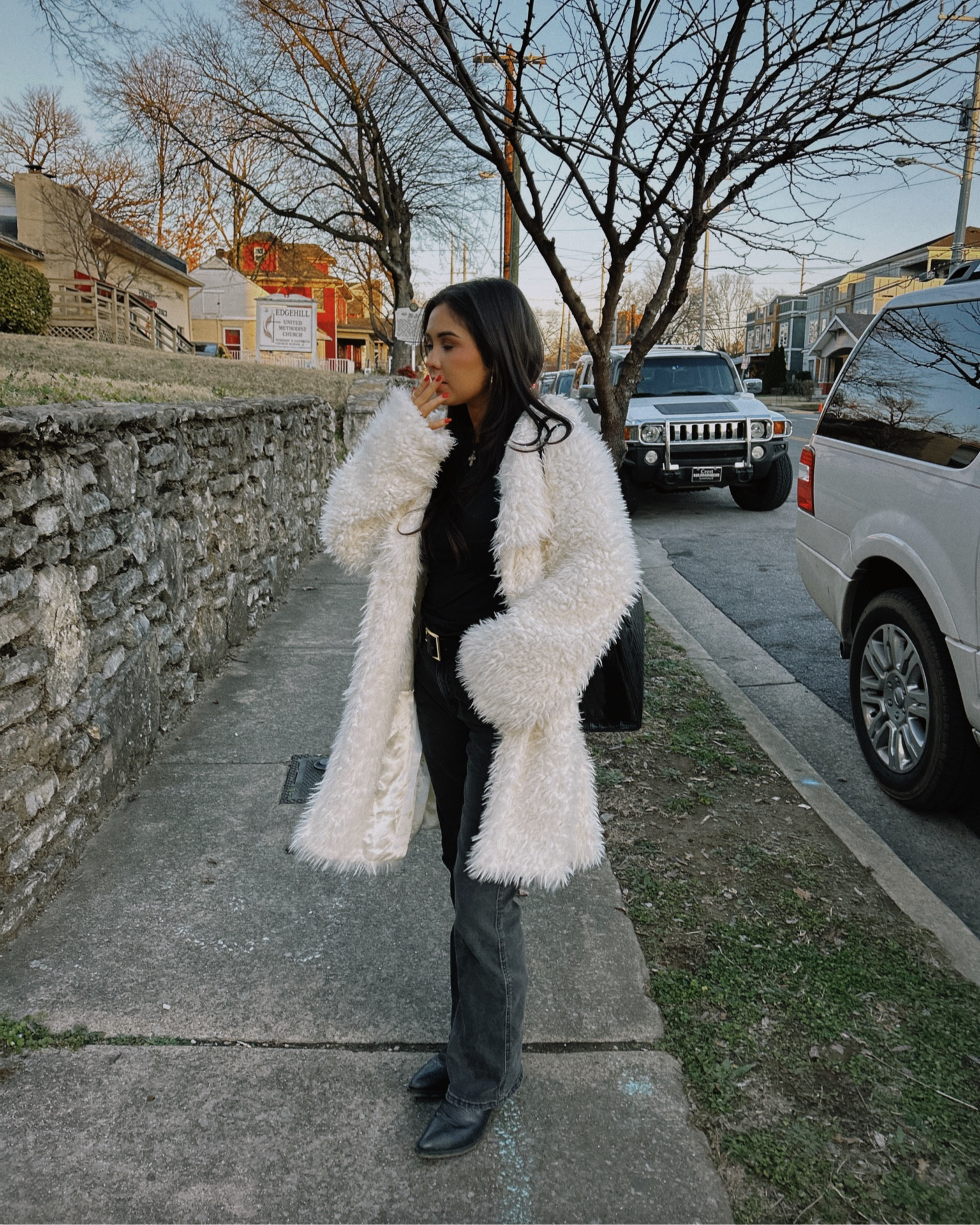 Winter ootd 🥶☁️💫 





Cowboy boots all black Levi jeans outfit 🧚 #levis #cowboyboots #furcoat 

#LTKMostLoved #LTKSeasonal #LTKstyletip