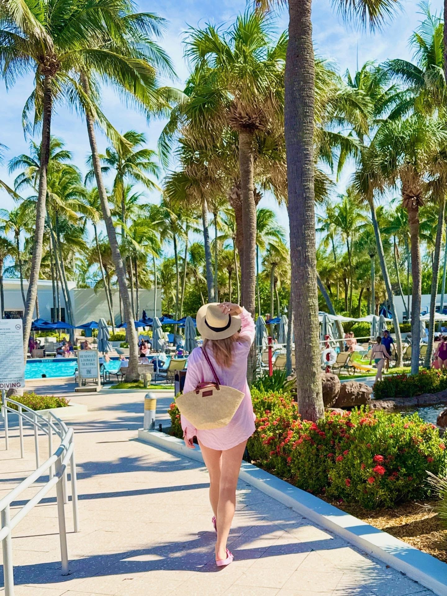 Summer time ☀️😎👙 

Coverup:  @amazon 
Bag: @sezane 
Flip flops: @birkenstock 
Hat: @hm 

#dcblogger #florida #mariott #fortlauderdale #vacacion #palms #funtimes #beachvacations #enjoysummer #swimmingpooltime #swimming #pinkcoverup #familyfirst