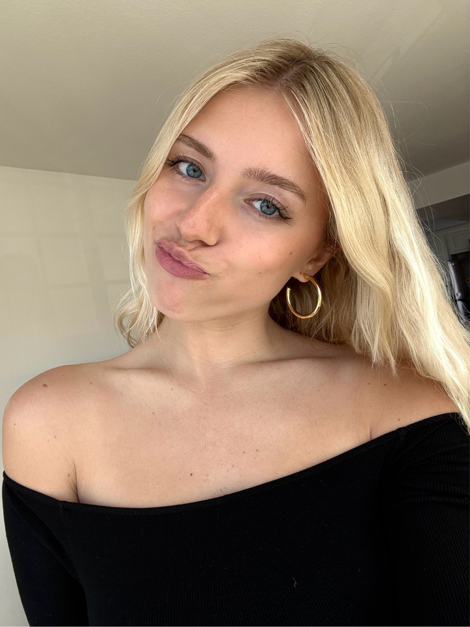 So impressed with these Ana Luisa earrings. Lightweight & tarnish-proof! 💫

@analuisany #AnaLuisa #AnaLuisaAmbassador #BestDeal

#LTKU #LTKGiftGuide #LTKFindsUnder100