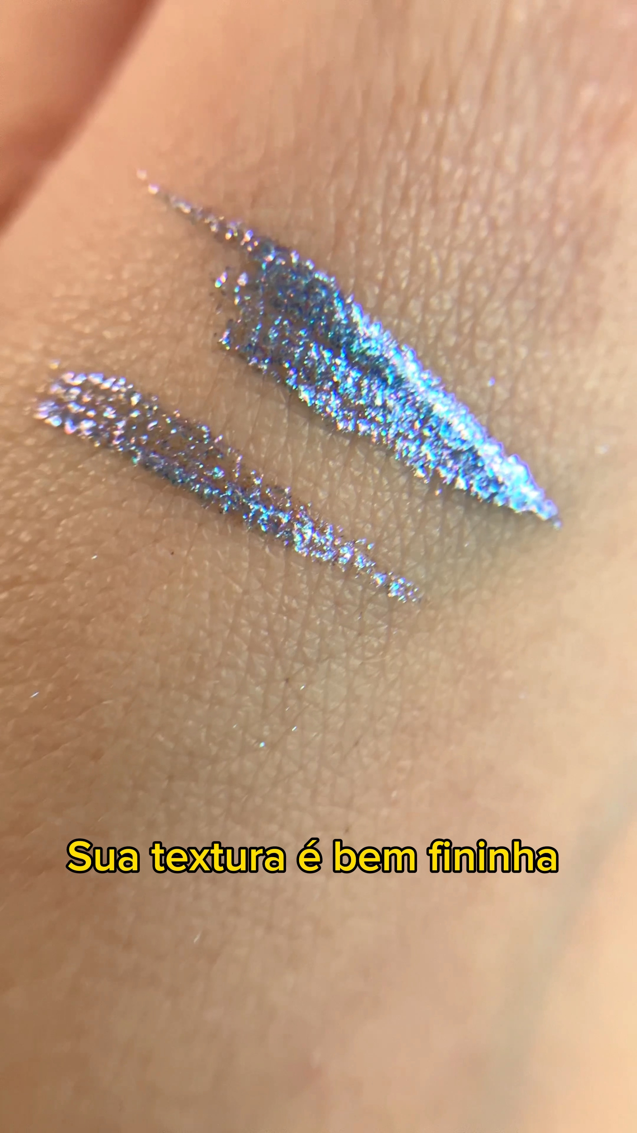 Um dos delineadores mais lindos que já vi até hoje, a cor galáctica da coleção delineador glitter da Contém 1g 😱😍🥹
.
.
#delineador #delinedo #contem1g 

#LTKVideo #LTKbeauty