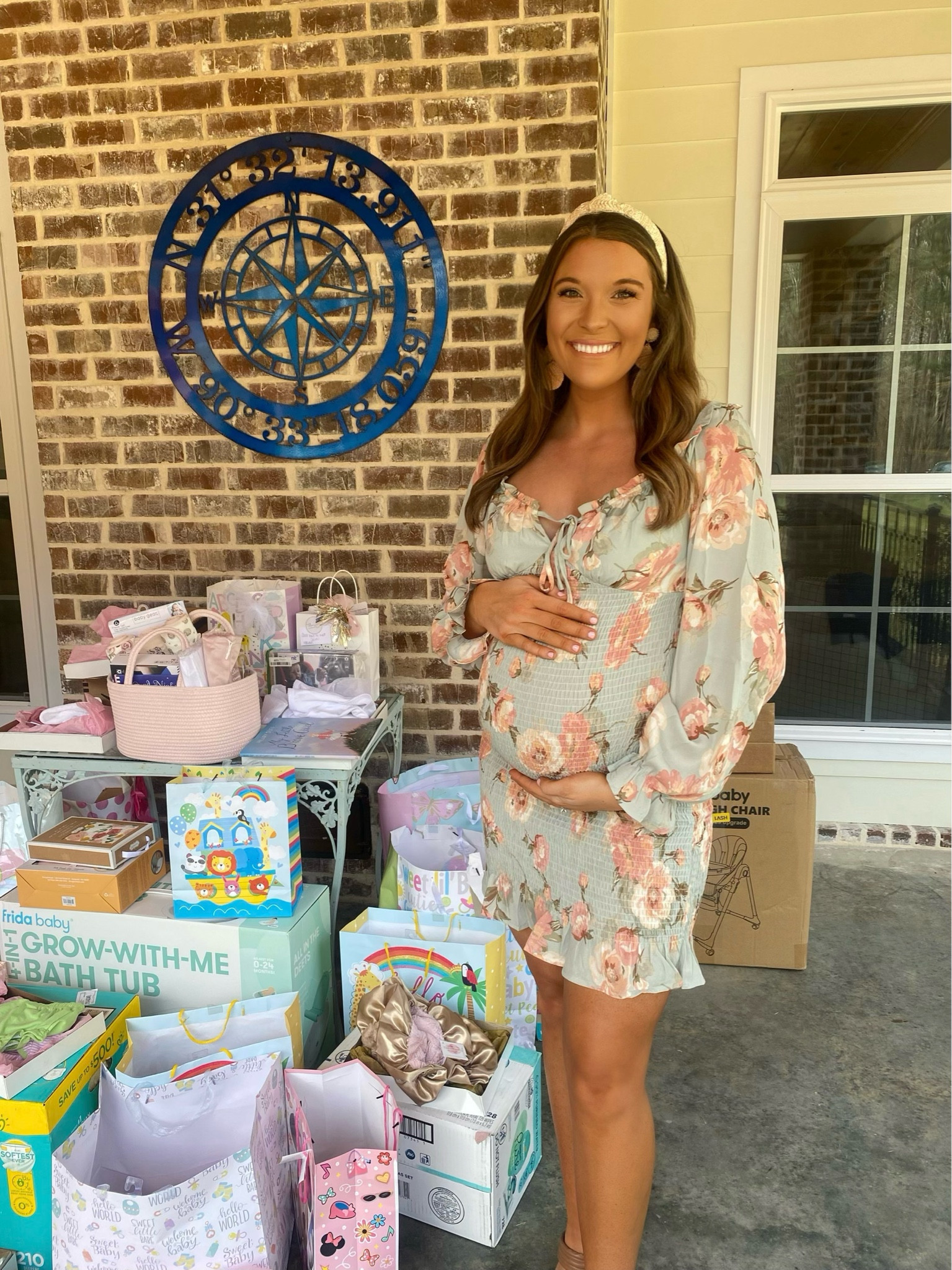 Baby shower dress! Sized up to a large in this maternity dress since the description said to size up and it fit great! #babyshowerdress #babygirlshowerdress #maternitydress #springmaternitydress #fittedmaternitydress 