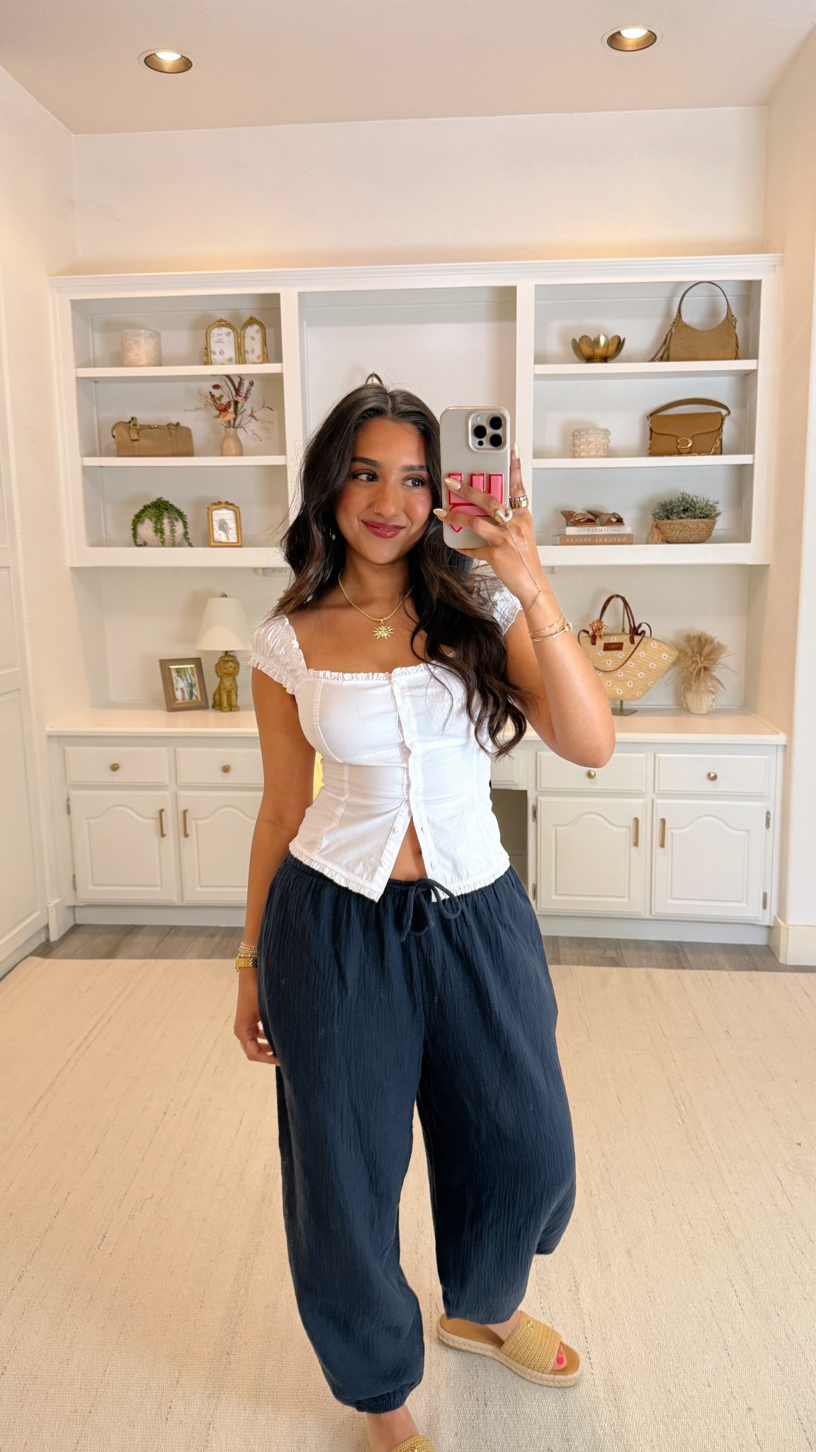 Balloon pants + the cutest white top! 🫶🏽🪞