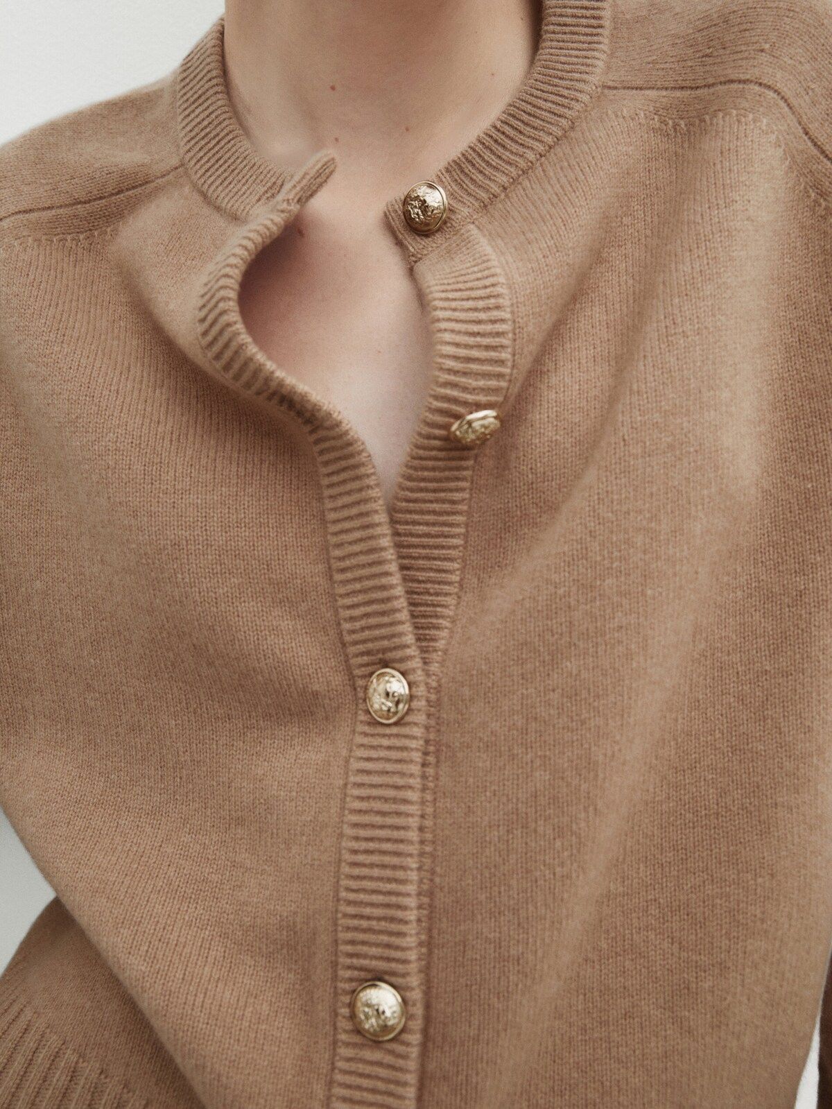 Knit cardigan made of 100% wool with buttons | Massimo Dutti UK
