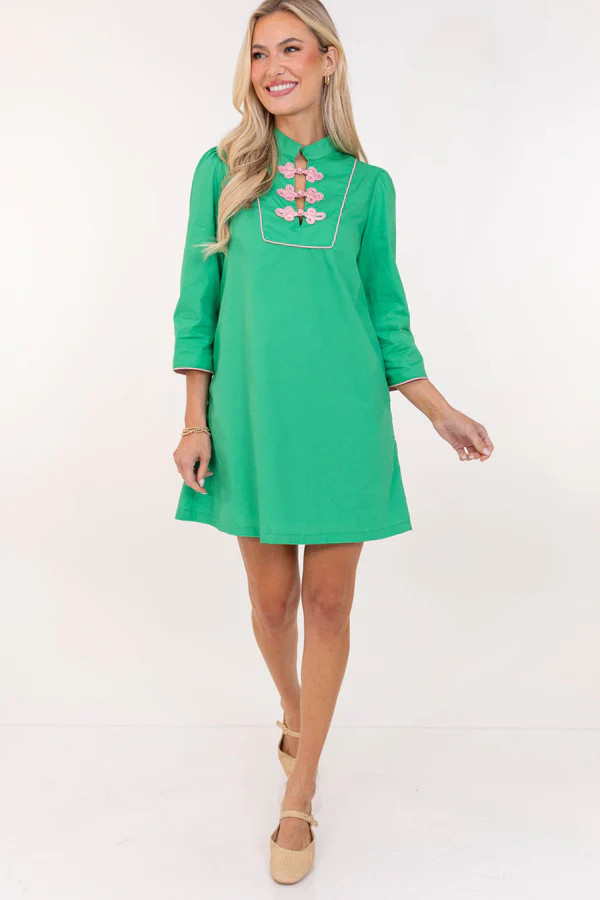 Effortless Go-To Green Shift Dress | The Mint Julep Boutique