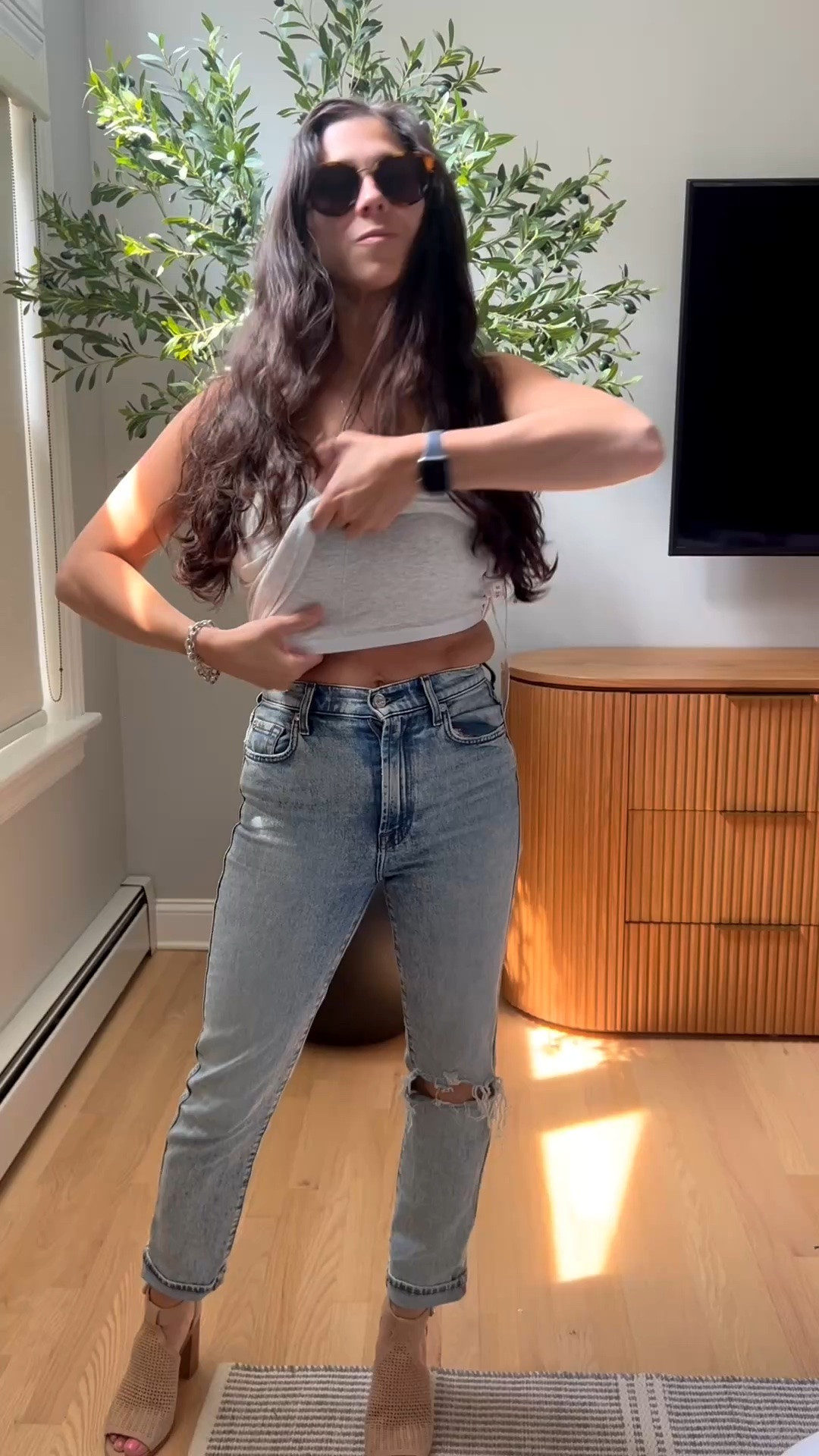 This Amazon tank is SO good 👏🏻 Built-in bra, ribbed material, and the perfect everyday fit. The kind of basic you’ll want in every color

#LTKgrwm #LTKootd #LTKmomlife