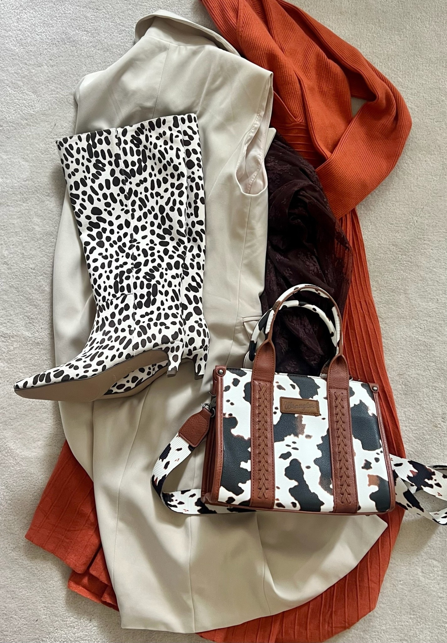 This cow print look has me 🖤🐄😍

#LTKootd #LTKMidsize #LTKFindsUnder50