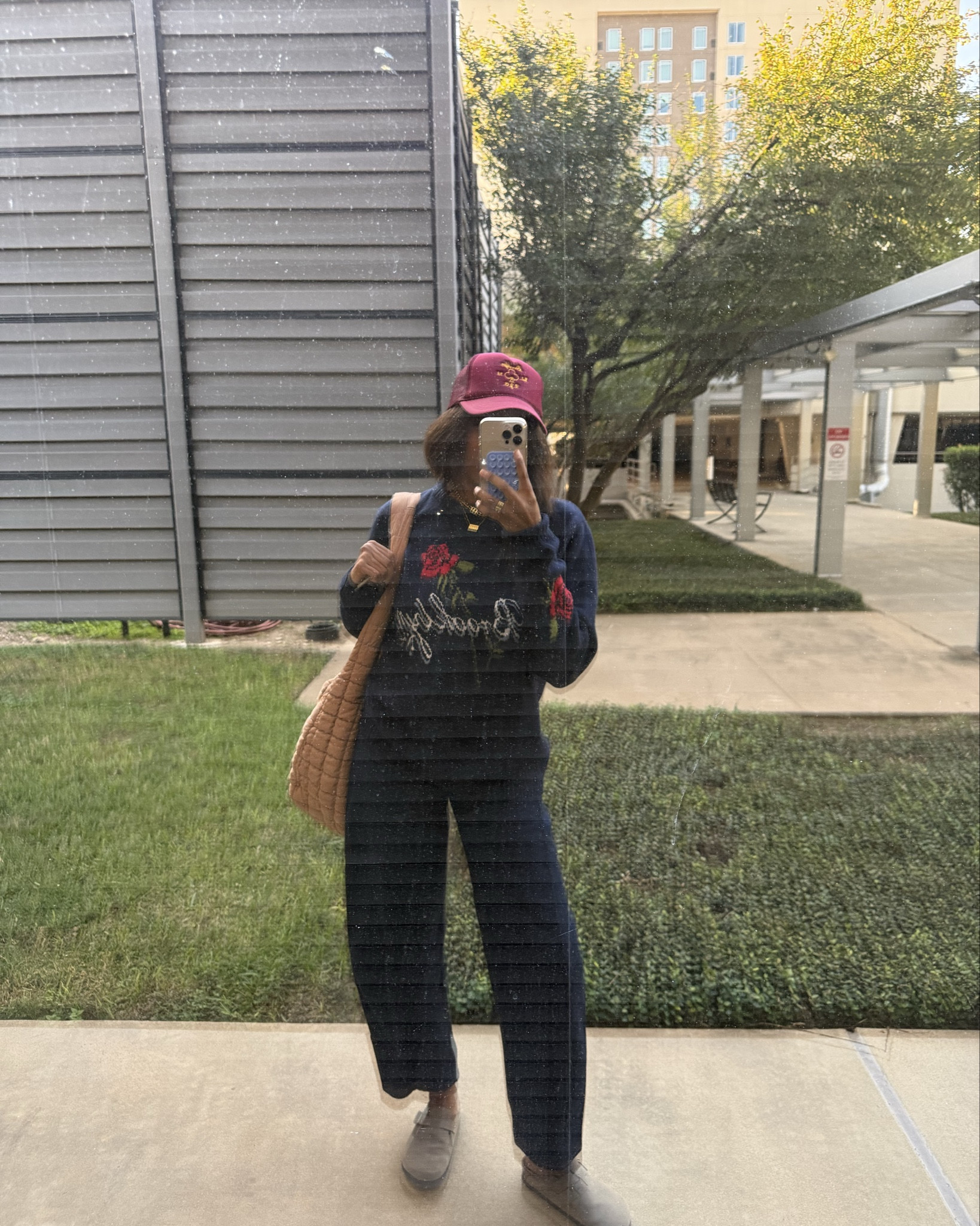 Barrel jeans and a sweater for a cute coffee shop date☕️🌹