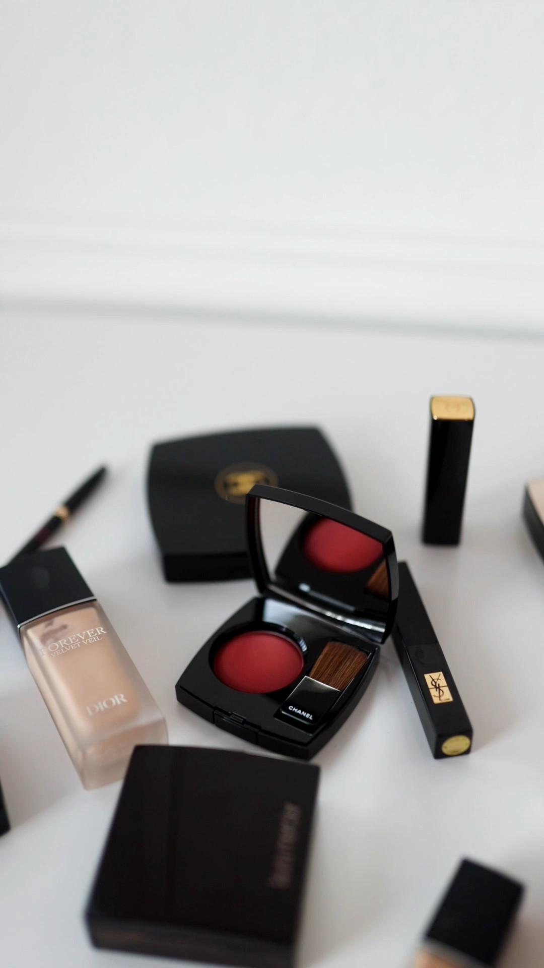 Makeup Beauty Favorites #chanelmakeup #diormakeup #lauramercier #chanelblush #chanelbronzer #diorfoundation

#LTKunder100 #LTKbeauty