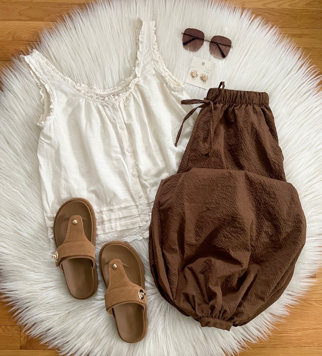 Here’s a fun look for you tonight with these Balloon Pants!

#LTKootd