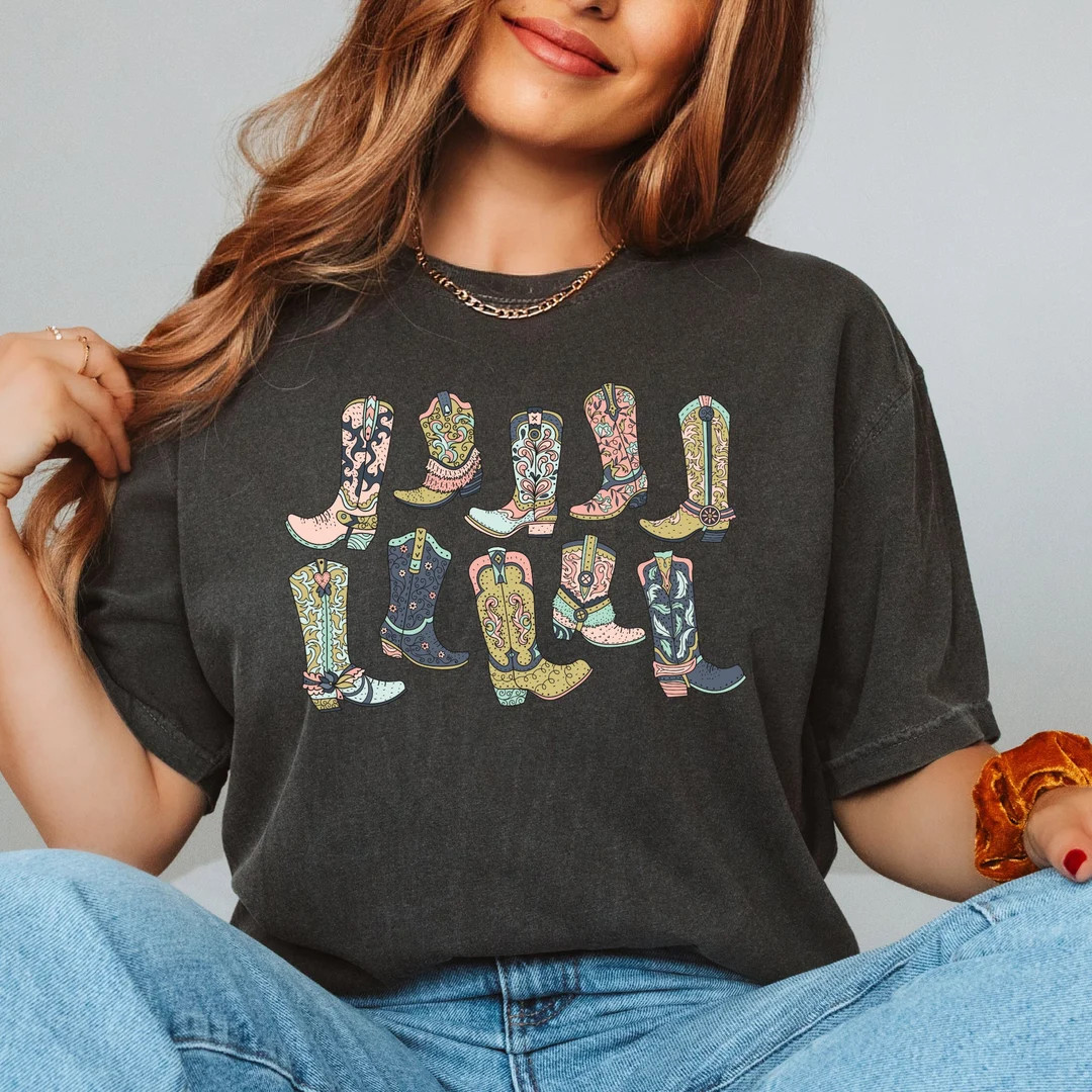 Cowgirl Boots Comfort Colors Shirt, Country Concert Tee,western Graphic Tee for Women,cute Countr... | Etsy (US)