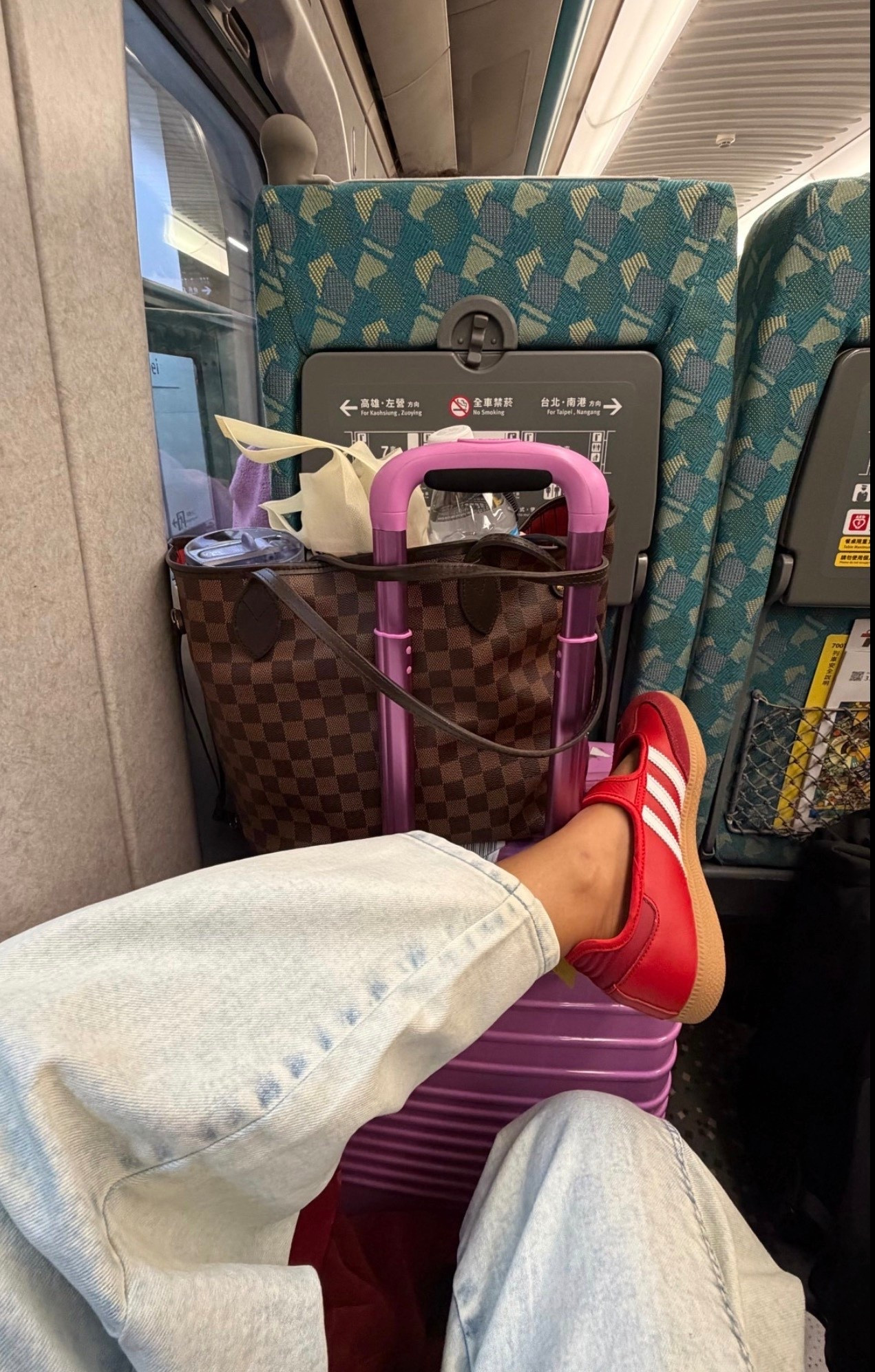 Airport, train, wherever… this fit is coming with me every time ❤️

#traveloutfit #airportstyle #onthegofit

#LTKdayinmylife #LTKstorytime #LTKootd