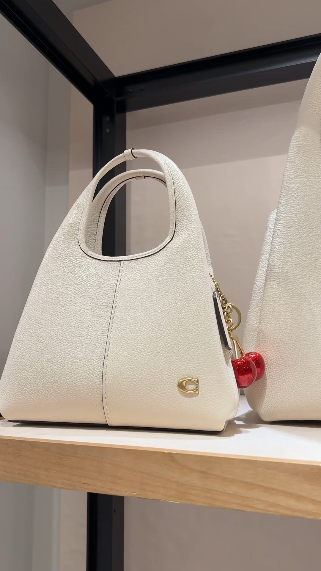 The perfect mini purse for all occasions!

#LTKgrwm #LTKootd #LTKWorkwear