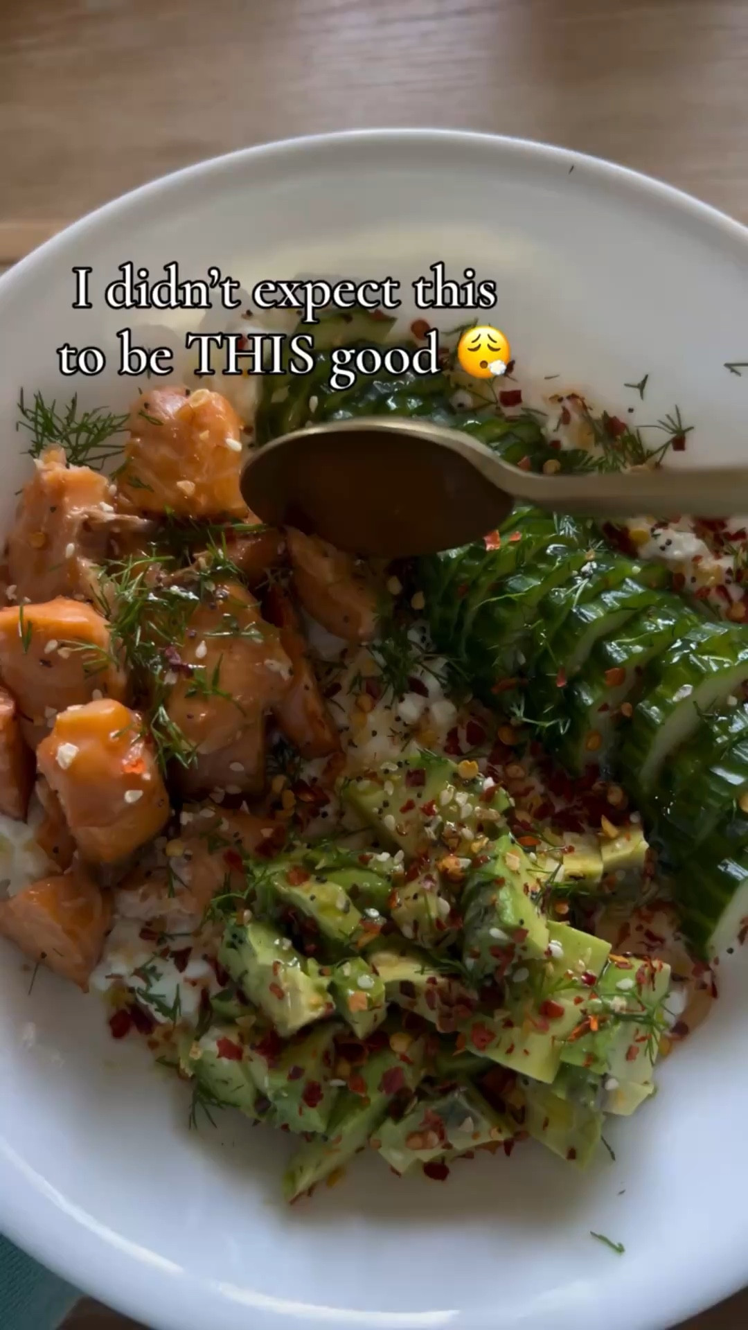 this combo surprised me 😮‍💨

creamy, fresh, a little spicy + that touch of sweet… it just works

quick HIGH PROTEIN and actually SO good

• cottage cheese,cucumber & salmon bowl

you need:
• cottage cheese
• cucumber
• smoked salmon
• everything seasoning
• chili flakes 
• olive oil
• fresh dill
• hot honey

👉 save this for your next snack 🥒 

#highprotein #healthyrecipes #easymeals #foodreels #lowcarb

#LTKfoodie #LTKdayinmylife #LTKSeasonal