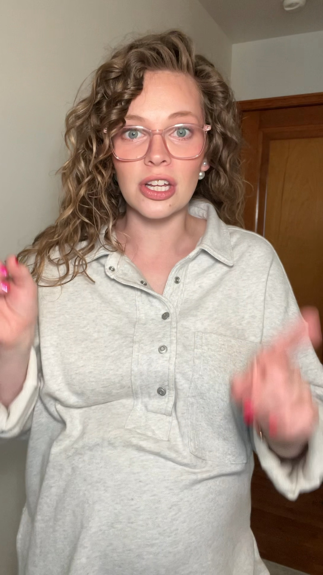 This top 😍 you need it! Pregnant or postpartum or you just like cute things, grab it for yourself 😍