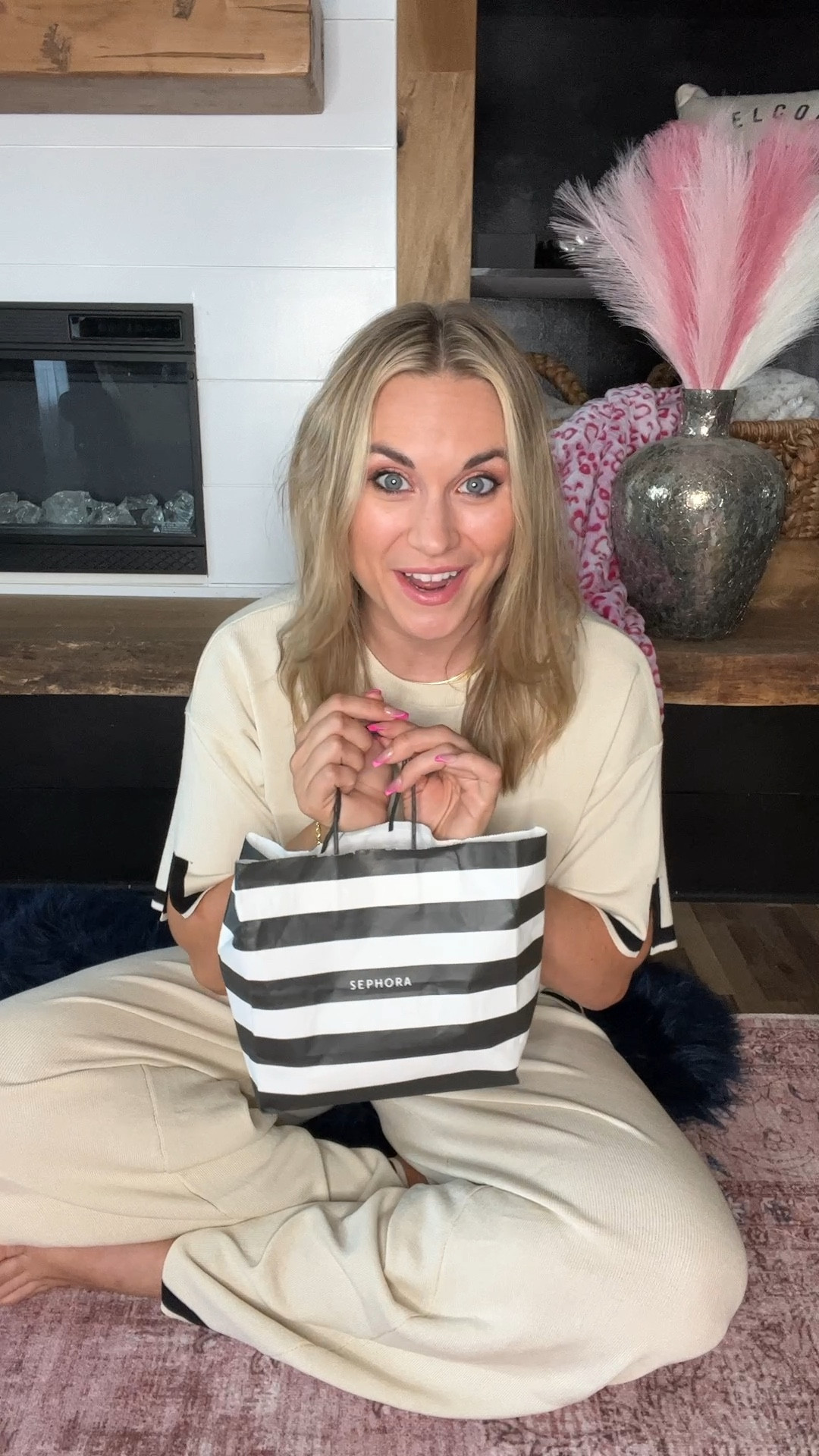 My Sephora Haul! 

Featured Products: 
Rare Beauty by Selena Gomez
✨Positive Light Liquid Luminizer - Flaunt & Mesmerize
✨Perfect Strokes Longwear Gel Eyeliner
Two Faced 
✨ Let’s Play On The Fly Eye Shadow Palette
Haus Labs by Lady Gaga
✨ Lip Crayon - Fuchsia Shimmer
Murad 
✨Oil & Pore Control Mattifier SPF 45
Anastasia 
✨Cosmos Eye Shadow Palette

#LTKbeauty #LTKFind