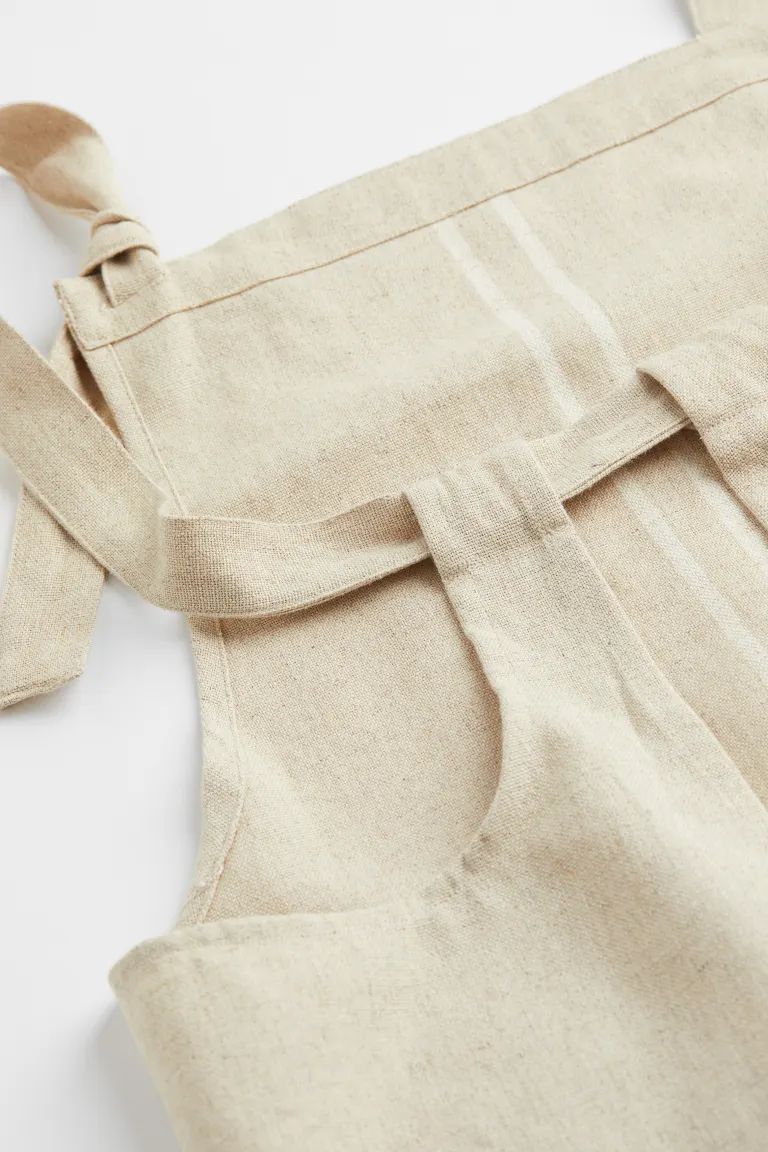 Apron in a woven linen and cotton blend. Wide shoulder straps extending over back to tie at one s... | H&M (US + CA)