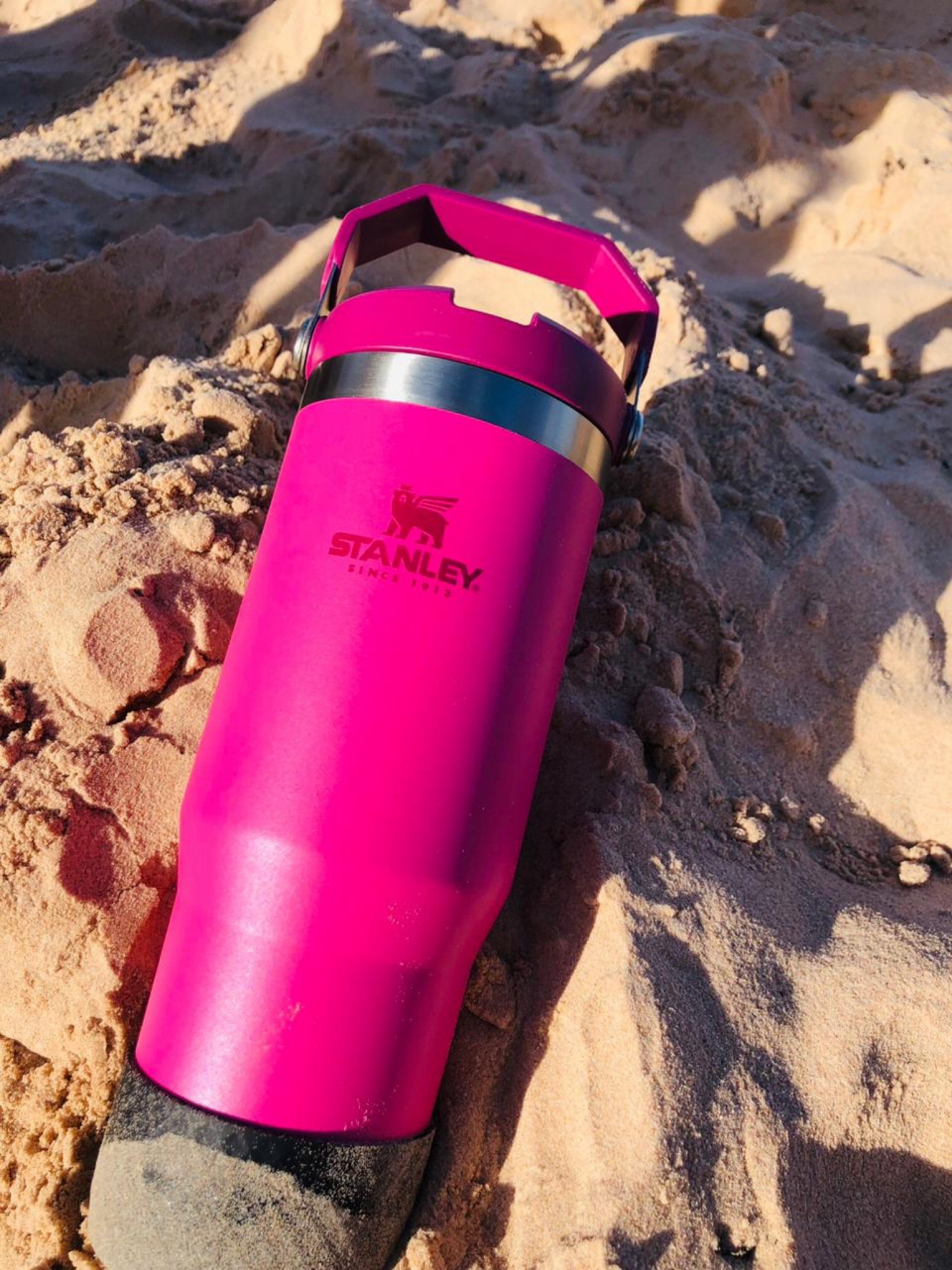 “AQUI FORA É VERÃO, DENTRO É STANLEY.” ☀️🌊

#LTKbrasil #LTKswim #LTKSeasonal