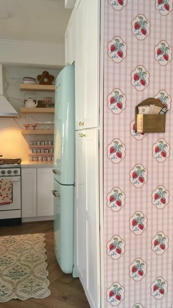 Decorating my girly pink kitchen! 

#LTKSeasonal #LTKdayinmylife #LTKHome