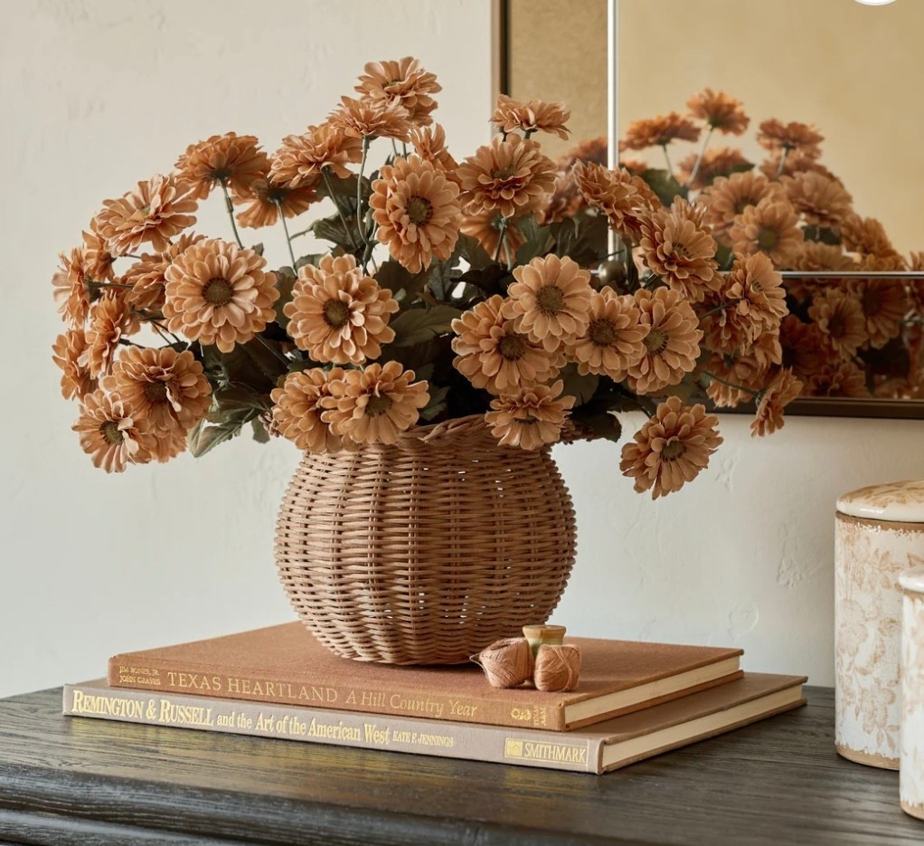 Check out this stunning woven vase—those scalloped details are everything!
Can’t believe how affordable it is. Rounded up the best woven vases trending right now—these are perfect for any season.