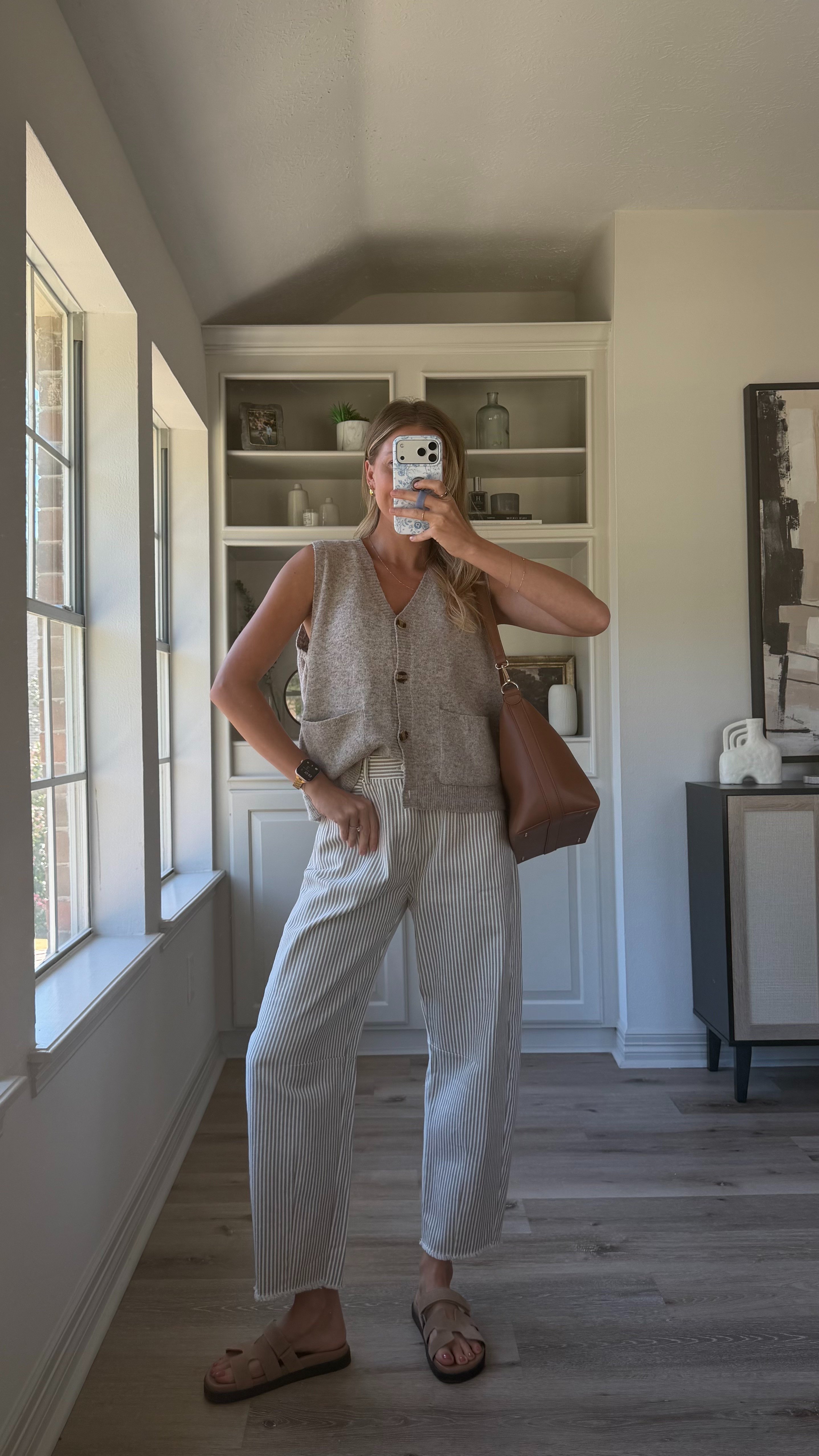 Cute, casual early fall outfit idea! Wearing S in cardigan top and S in barrel jeans! 

 
