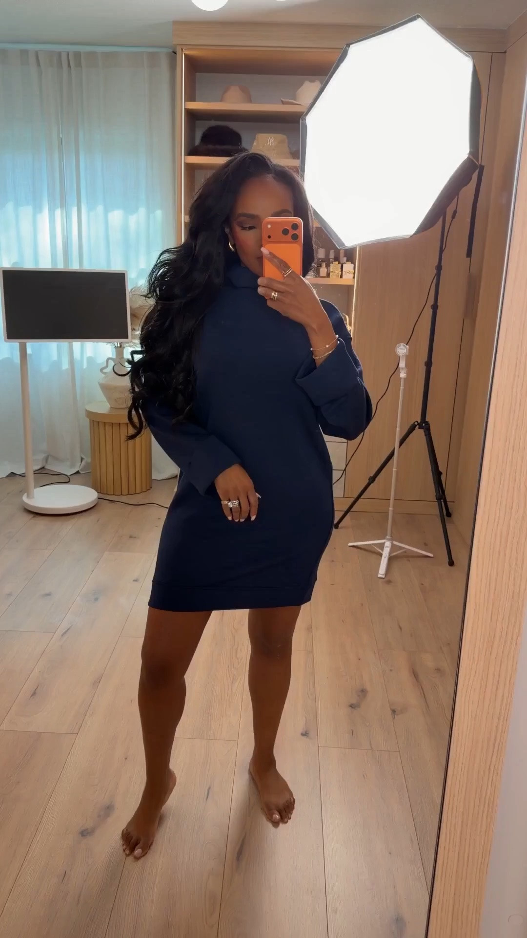 SPANX MINI MOMENT 🤎

This is one of those throw-on-and-GO dresses. Sleek, flattering and so easy to dress up with boots or heels or keep casual with sneakers. Even better when you can grab SPANX on sale 👏🏽

SPANX sale, mini dress, fall outfit, flattering dress, elevated basics

Wearing: Size Small | 5’4” | 140 lbs | 34D-27-40

📲 Download the FREE LTK app & follow me (@kirasfashionfinds) to shop.

#LTKPetite #SPANX

#LTKSaleAlert #LTKootd