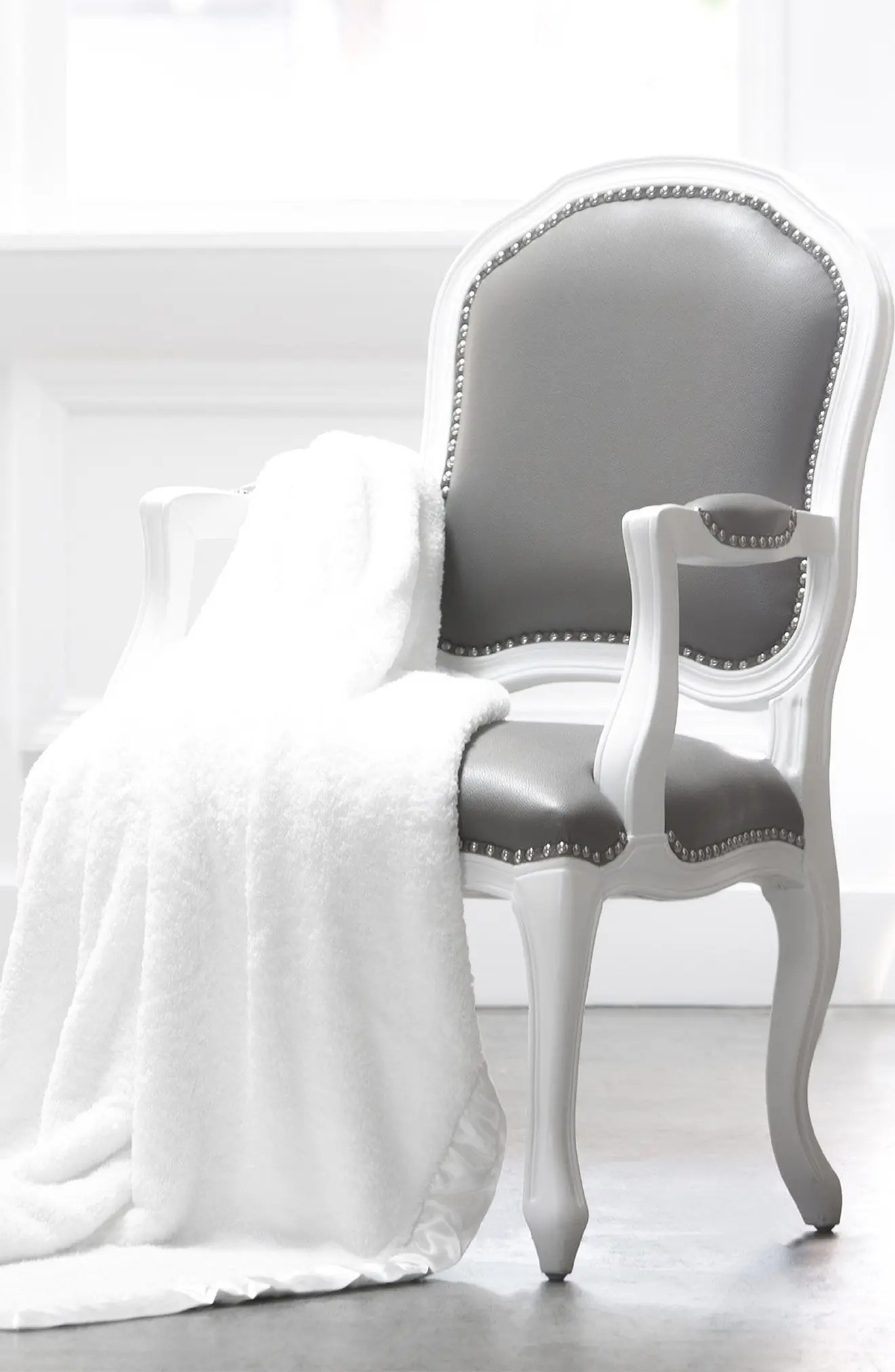 Giraffe At Home Extra Large Chenille Throw, Size One Size - White | Nordstrom