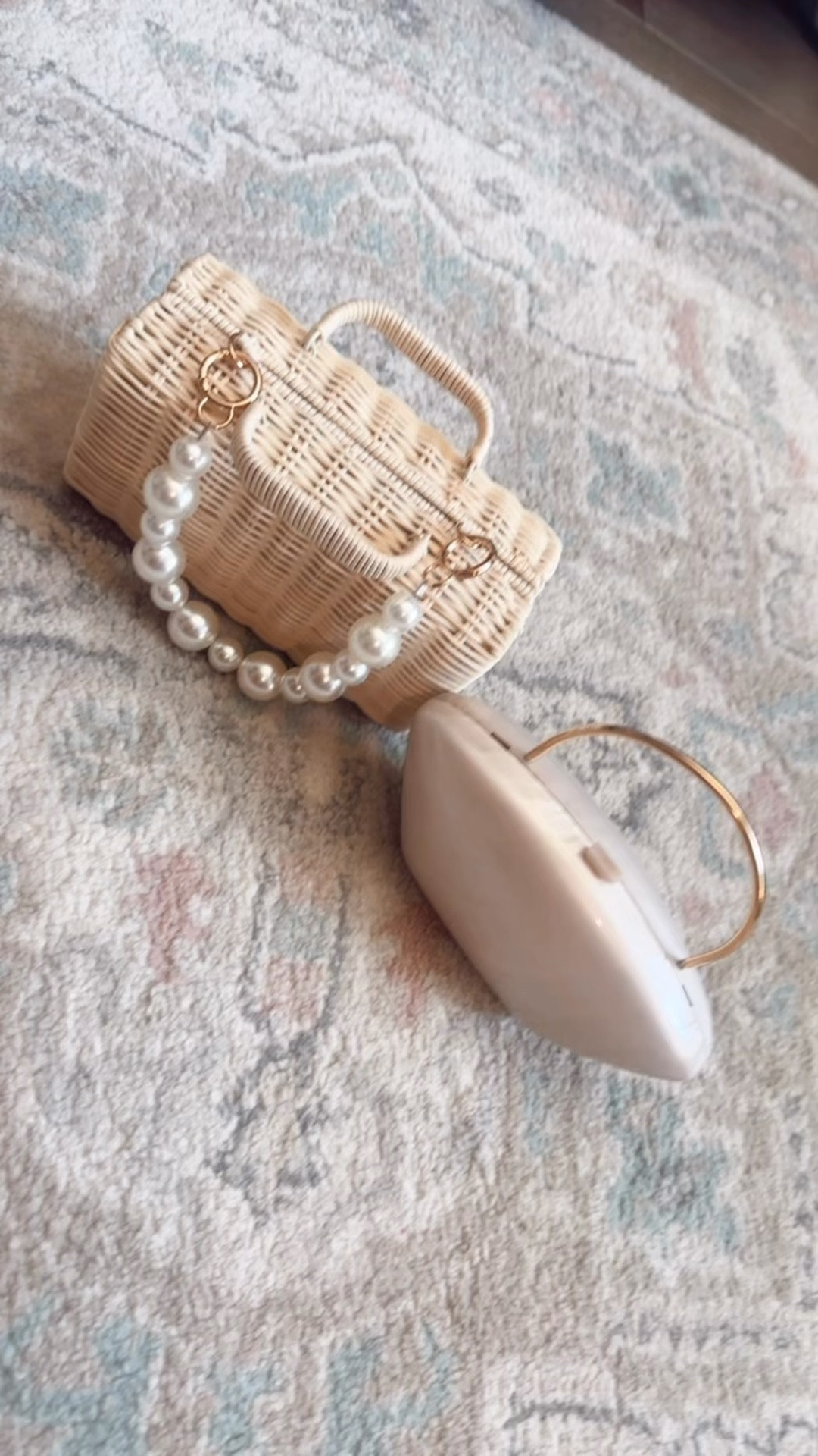 #ad #gifted  

With wedding season & summer just around the corner, I was wanting a few more fun bags! Urban Expressions has a wide variety of so many cute ones, be sure to check them out!