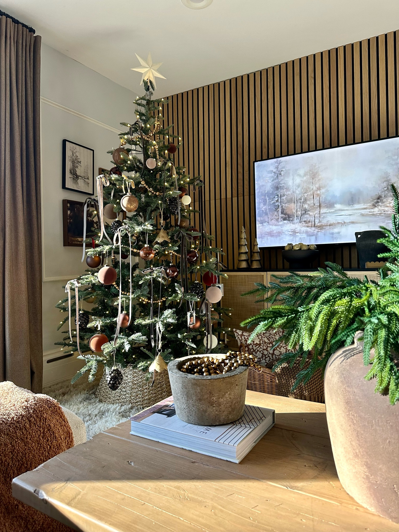 Living Room Christmas Decor 

#LTKsalealert #LTKhome #LTKHoliday