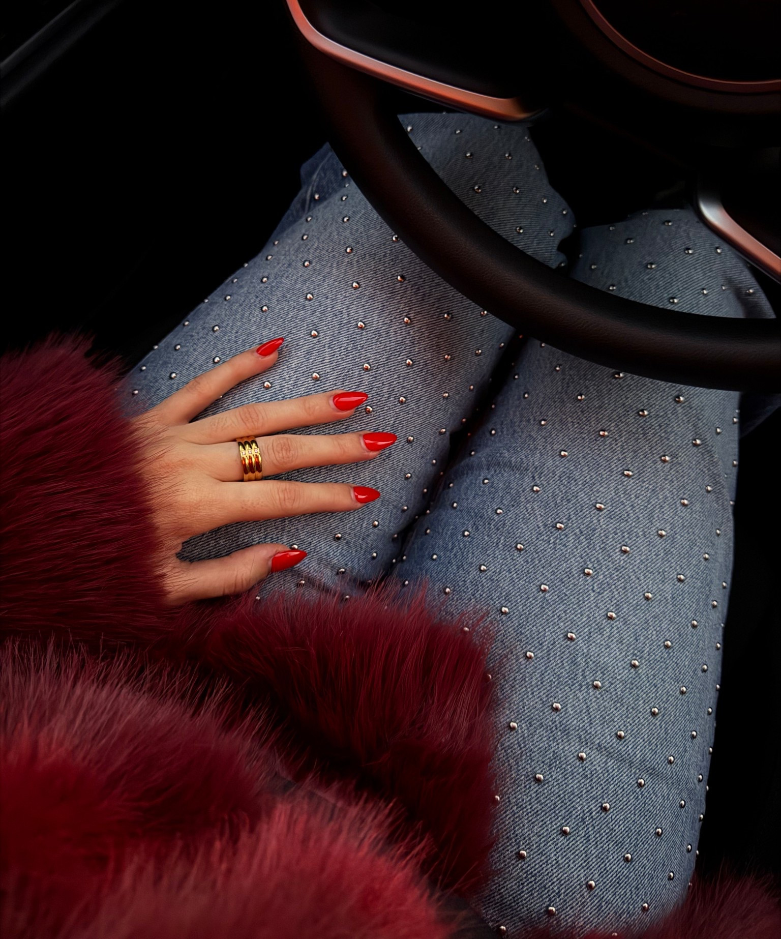 The cutest and most festive, easy-to-style sweater + pants combo 🤍

Wide-leg, mid-rise, super flattering, and honestly perfect for this time of year 🤍❄️

I linked the exact pair from H&M and they’re on sale right now bestie!!!!

i’m wearing a size 6, and I am 5'4 and 130 pounds for reference. 

#LTKSeasonal #LTKHoliday #LTKootd