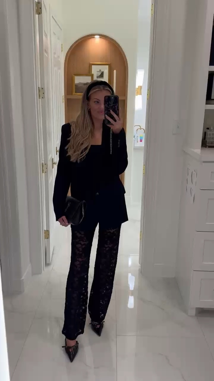 love this all black moment! how cute is this oversized blazer?! I love that you can style this in so many ways!! (wearing a size 2 I the blazer)

Aritzia, black lace pants, dressy outfits, oversized blazer looks

#LTKFindsUnder50 #LTKSeasonal #LTKFindsUnder100