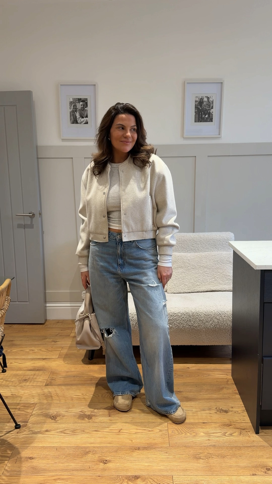 Spring colours 🤍🫶🏻 
Midsize 
Size 12
Zara jeans 
Neutral outfit 
Transitional outfits
Wide leg 
High waisted 


#LTKjeans #LTKuk #LTKspring