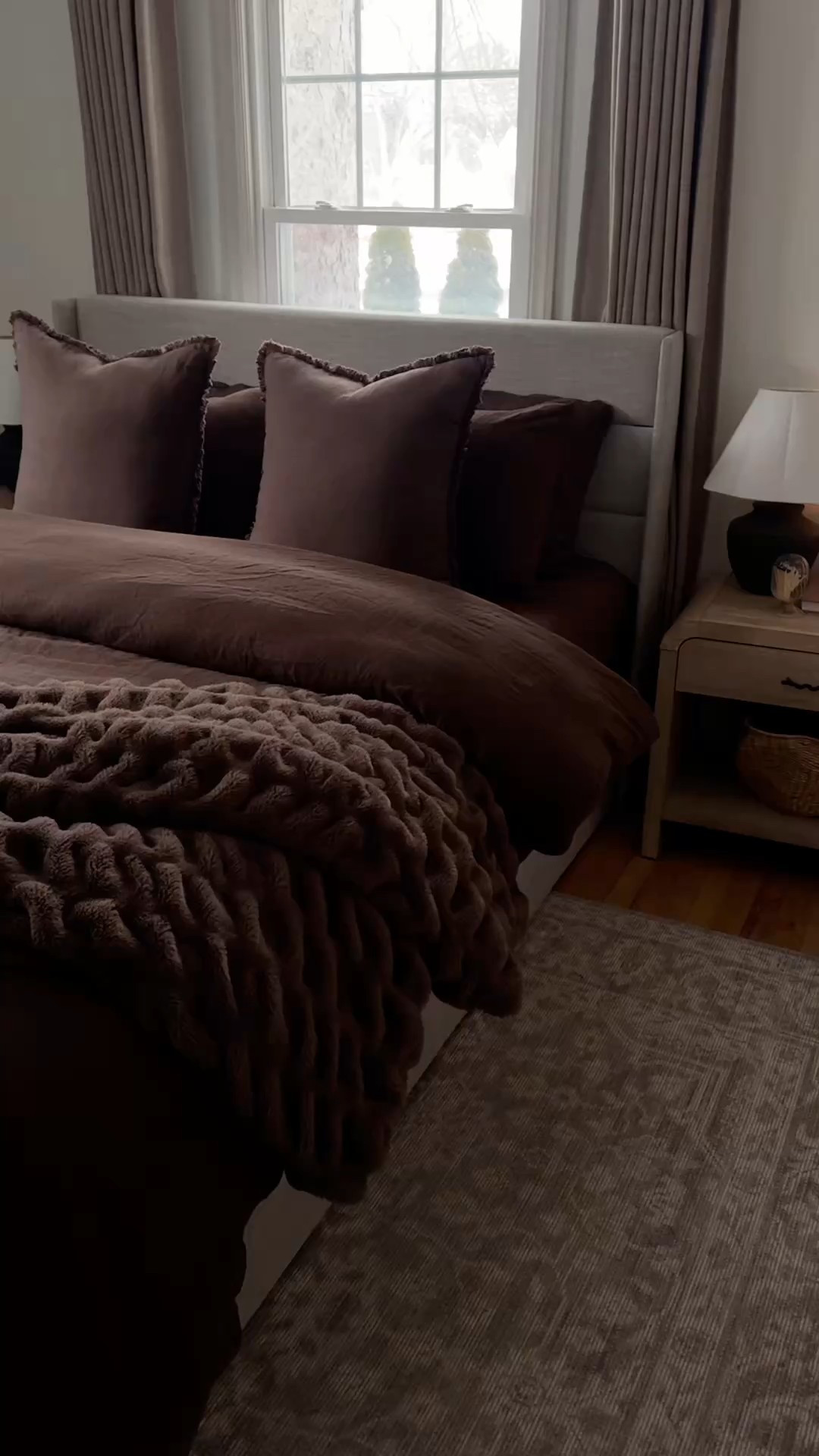 cozy bedding of the week 🧸✨☕️ code INFG-26SALEAONEILL10 for 10% off your first order! 

linen bedding, brown bedding, quince linen, espresso linen bedding, bedroom, home decor, cozy bedding