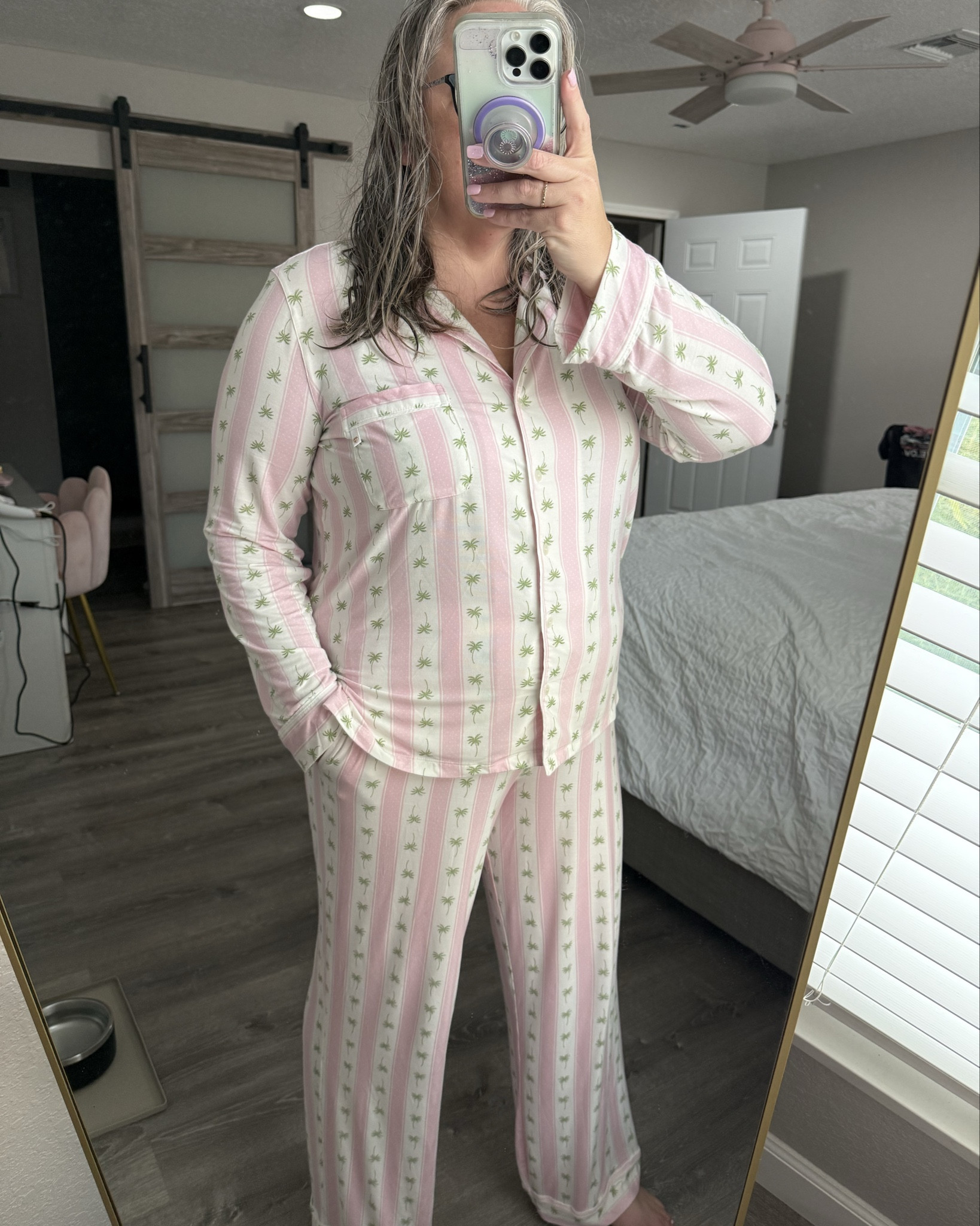 obsessed is an understatement 😩 these VS pajamas are literally the softest thing I’ve ever put on… like I don’t even want to take them off
linked my set 💗

#LTKootd #LTKdayinmylife #LTKselfcare