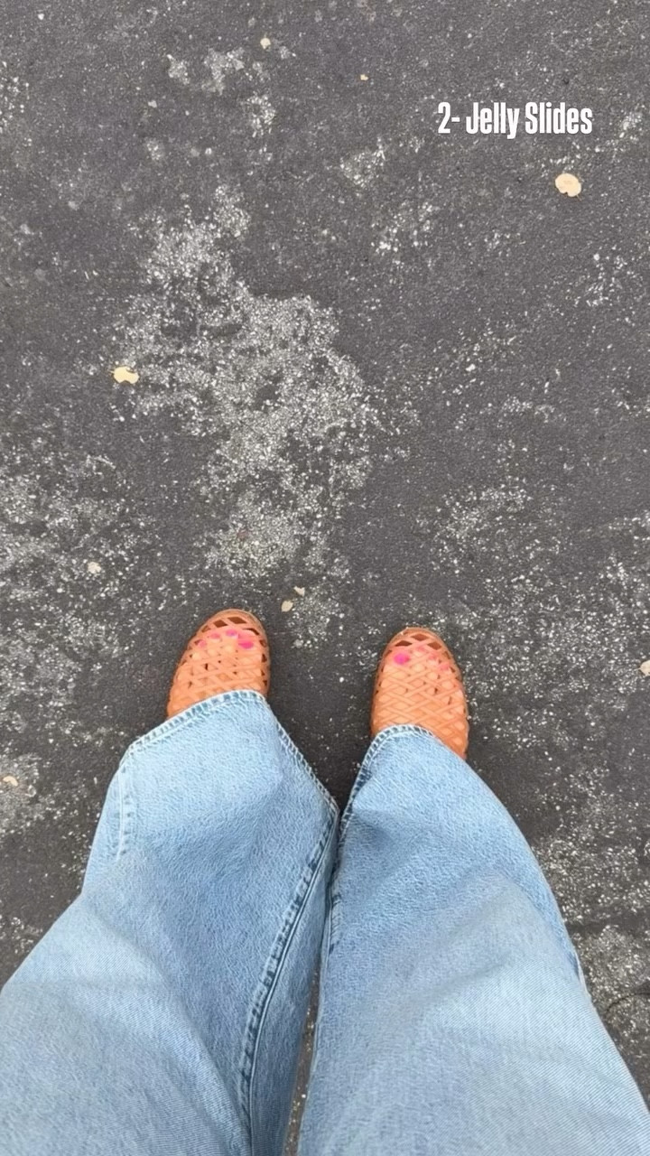 2- Jelly Slides- sized down half size


#LTKootd #LTKSaleAlert #LTKOver40
