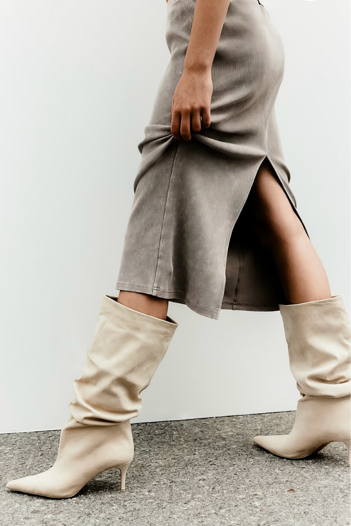 Fall Find 🍂
𝐻𝑖 𝐹𝑟𝑖𝑒𝑛𝑑𝑠! 𝑇𝘩𝑎𝑛𝑘 𝑦𝑜𝑢 𝑓𝑜𝑟 𝑏𝑒𝑖𝑛𝑔 𝘩𝑒𝑟𝑒♥️
I foresee these will sell out fast!!


fall, fall style, boots, tall boots,suede boots, ltkfall, H&M, chic style, stylish, minimalist style, fall outfit


#LTKOver40 #LTKFindsUnder100 #LTKSeasonal