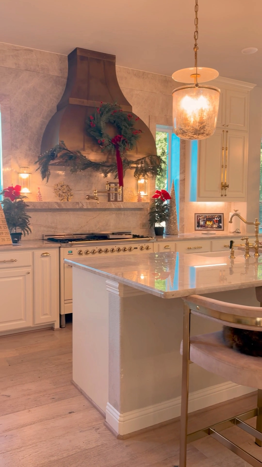 
#ad I love this time of year. Cozy, warm food and the beautiful family memories surrounded by the table. I made a delicious Shepards pie 🥧, Alex helped me with the potatoes & we both cleaned up. Teamwork! I found everything I needed for dinner & my essentials that keep my home clean from @target 

Comment holiday for a direct link 

@dawndishsoap @bountypapertowels @heinz #targetstyle #targetfinds #bountypartner #heinzpartner #dawnpartner #cascadepartner 

