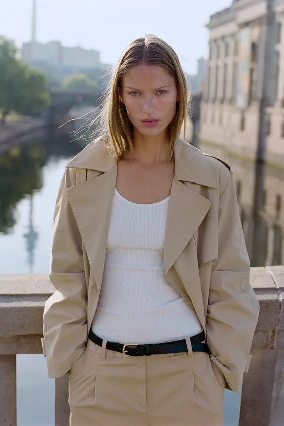 DescriptionCompositionMeasurementsShort trench coat with a regular collar and long sleeves with s... | Zara NL