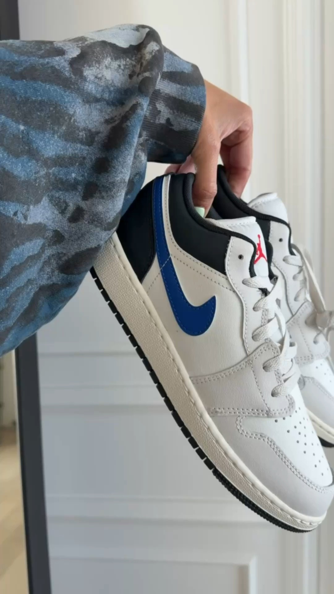 New boys back to school shoes @Nike US ✨

Nike sneakers, boys school shoes, tween boy school shoes

#LTKKids #LTKSeasonal