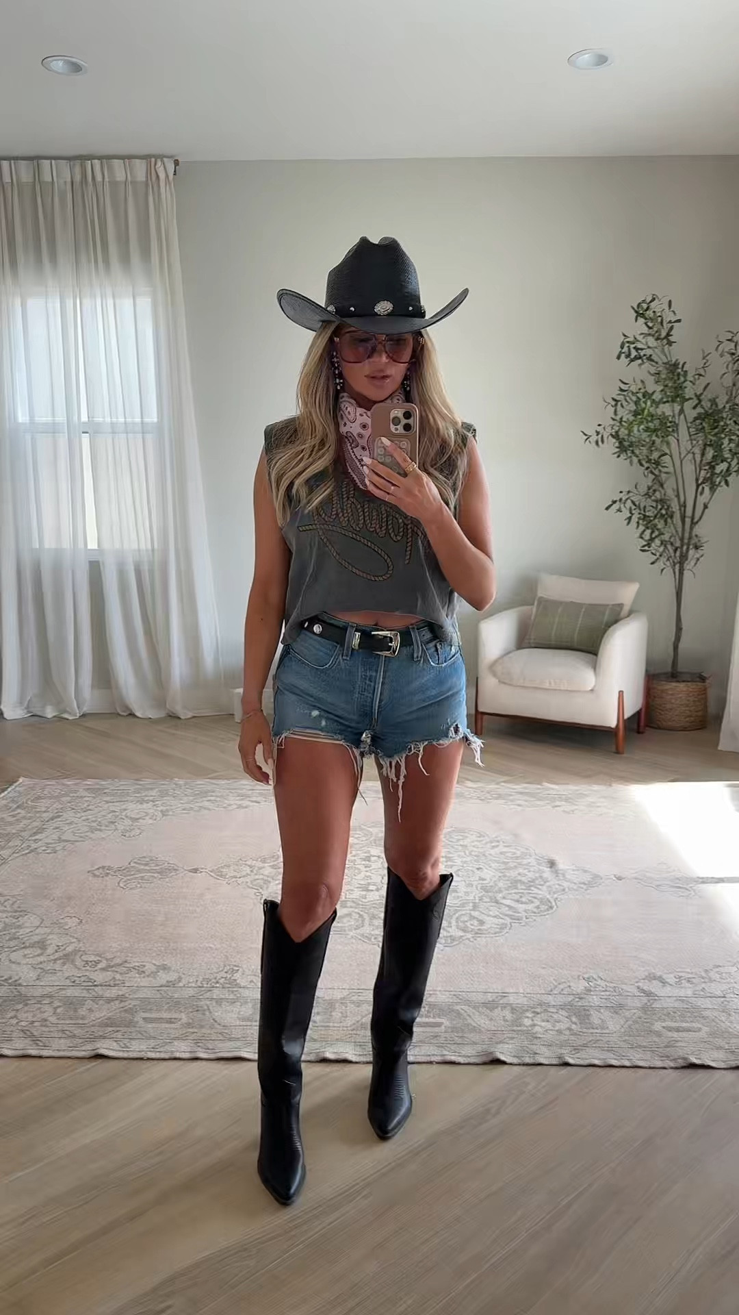 My fave festival outfit look for stagecoach Coachella concerts etc
Wearing size small tank 
27 denim 
Boots tts 

#LTKootd #LTKFestival