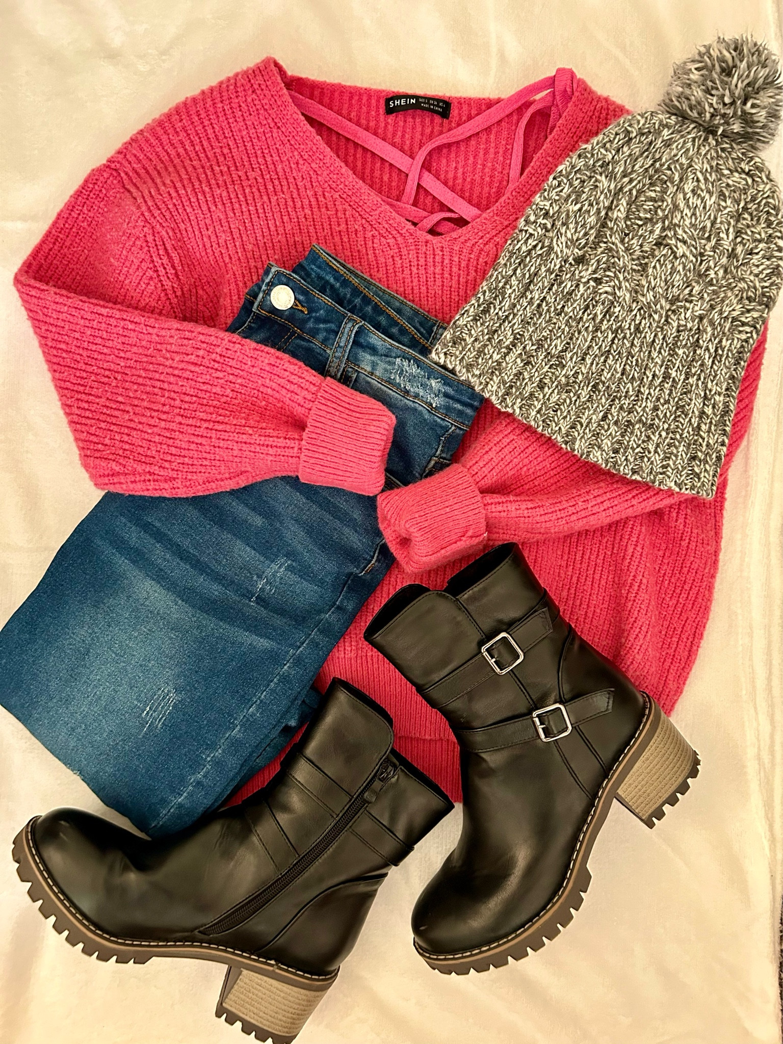 Ribbed Sweater 
@fashionably.sarah 