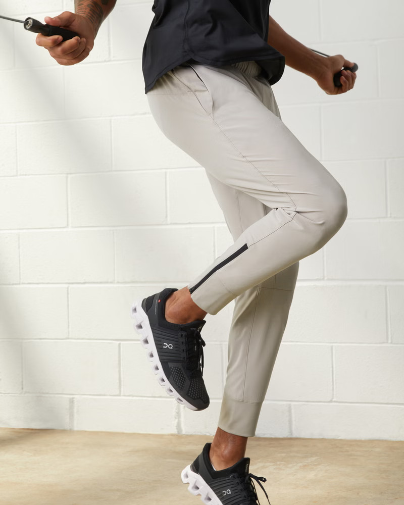 YPB motionTEK Training Jogger | Abercrombie & Fitch (US)