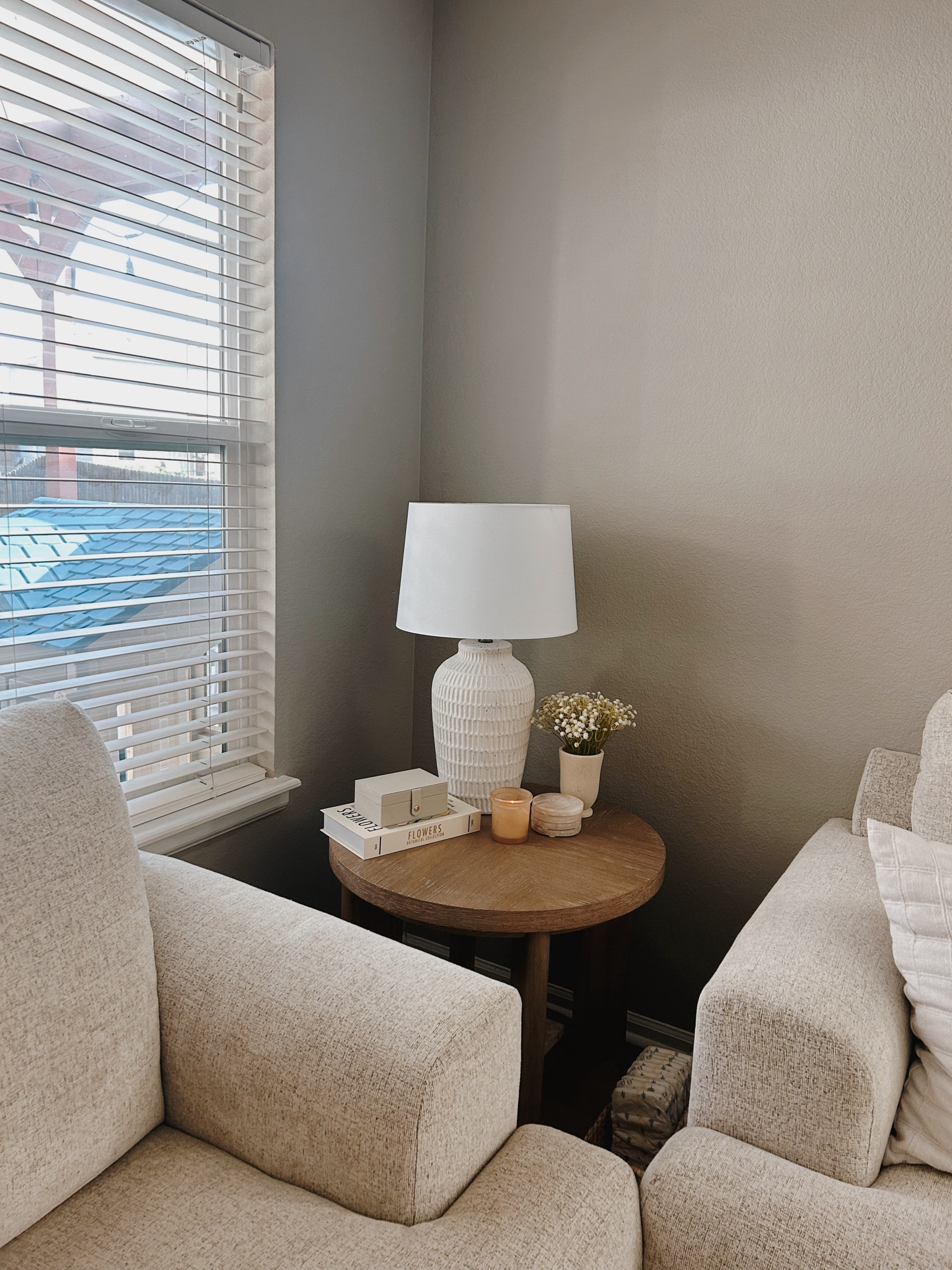 My side table decor 💐