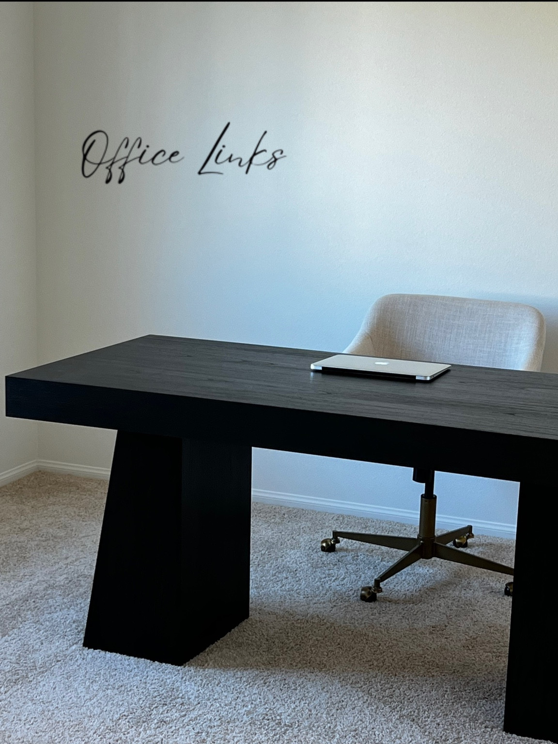 Obsessed with my new desk and office chair! 