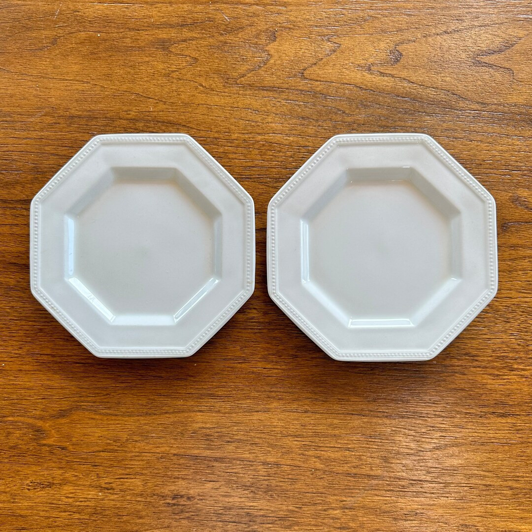 Vintage Johnson Brothers Ironstone Heritage 2 Small White Plates, Made in England, 6 1/8" Bread a... | Etsy (US)