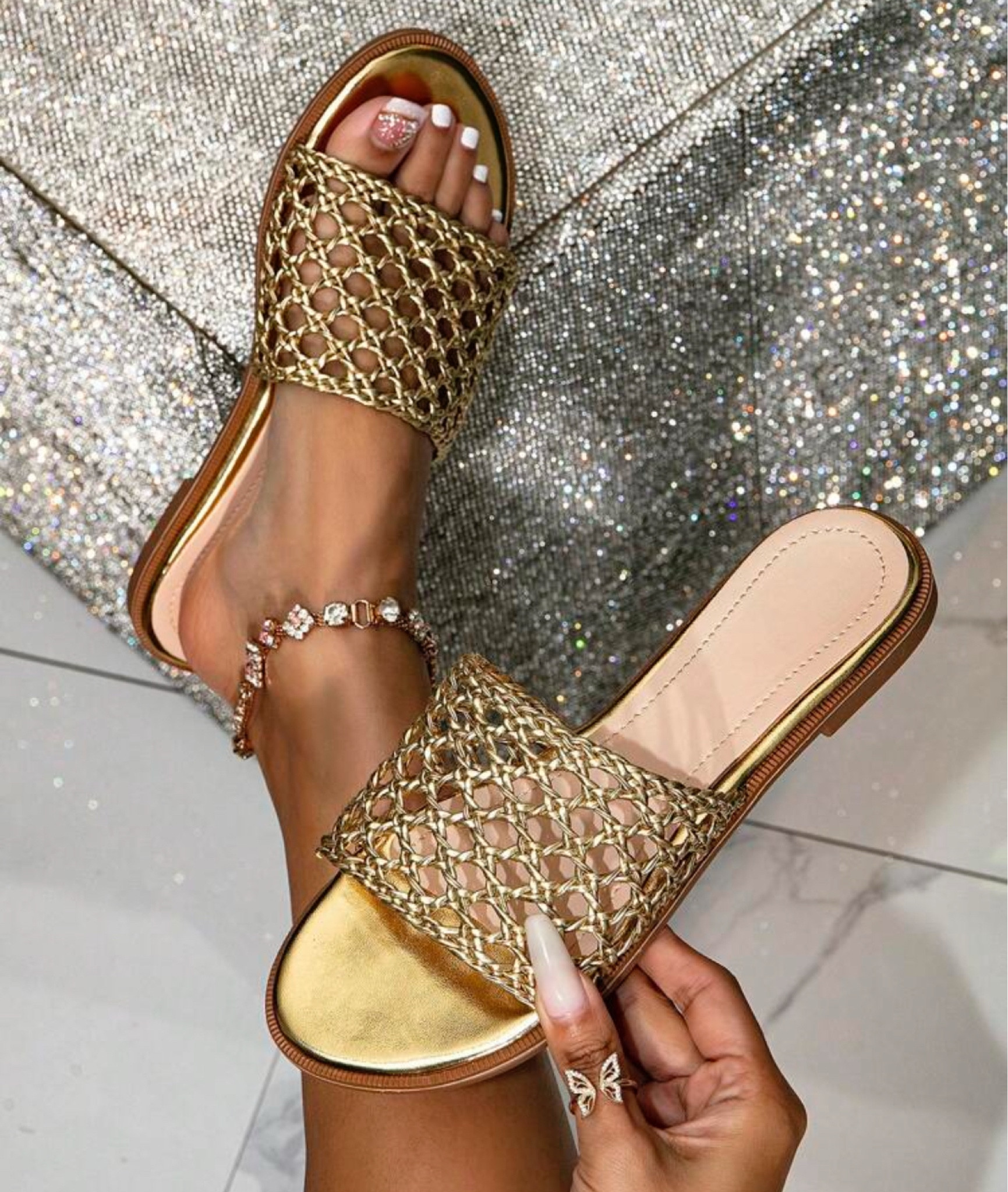 Gorgeous weave sandals
Pu material
Will suit a wider fitting foot 


#LTKaustralia #LTKplussize #LTKmidsize