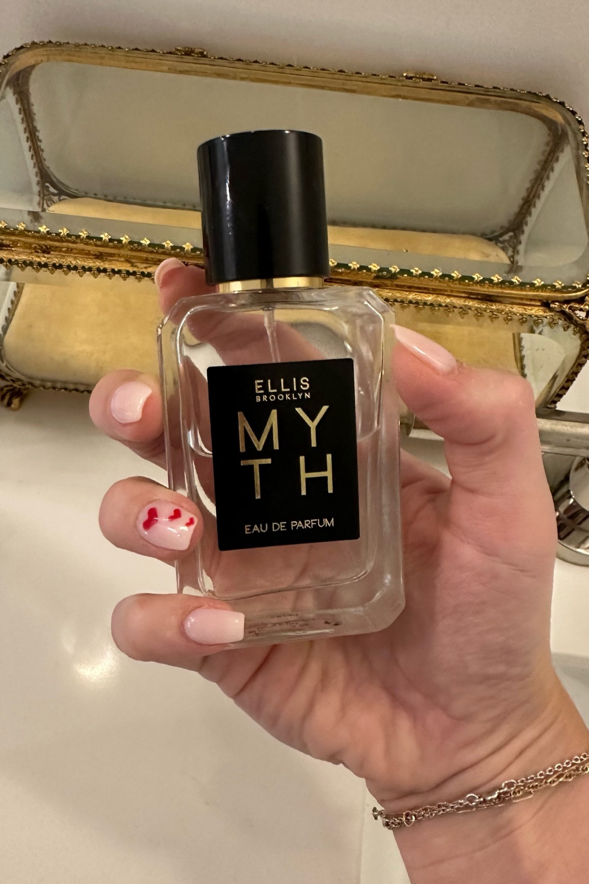 Use my code: RAVEN sitewide on Ellis Brooklyn! I am soooo excited they gave me a discount code! This is my everyday fragrance & one of my FAVS from Ellis Brooklyn! I love their body oils, body sprays, and perfumes! Well EVERYTHING! Hah 💕

#LTKbeauty