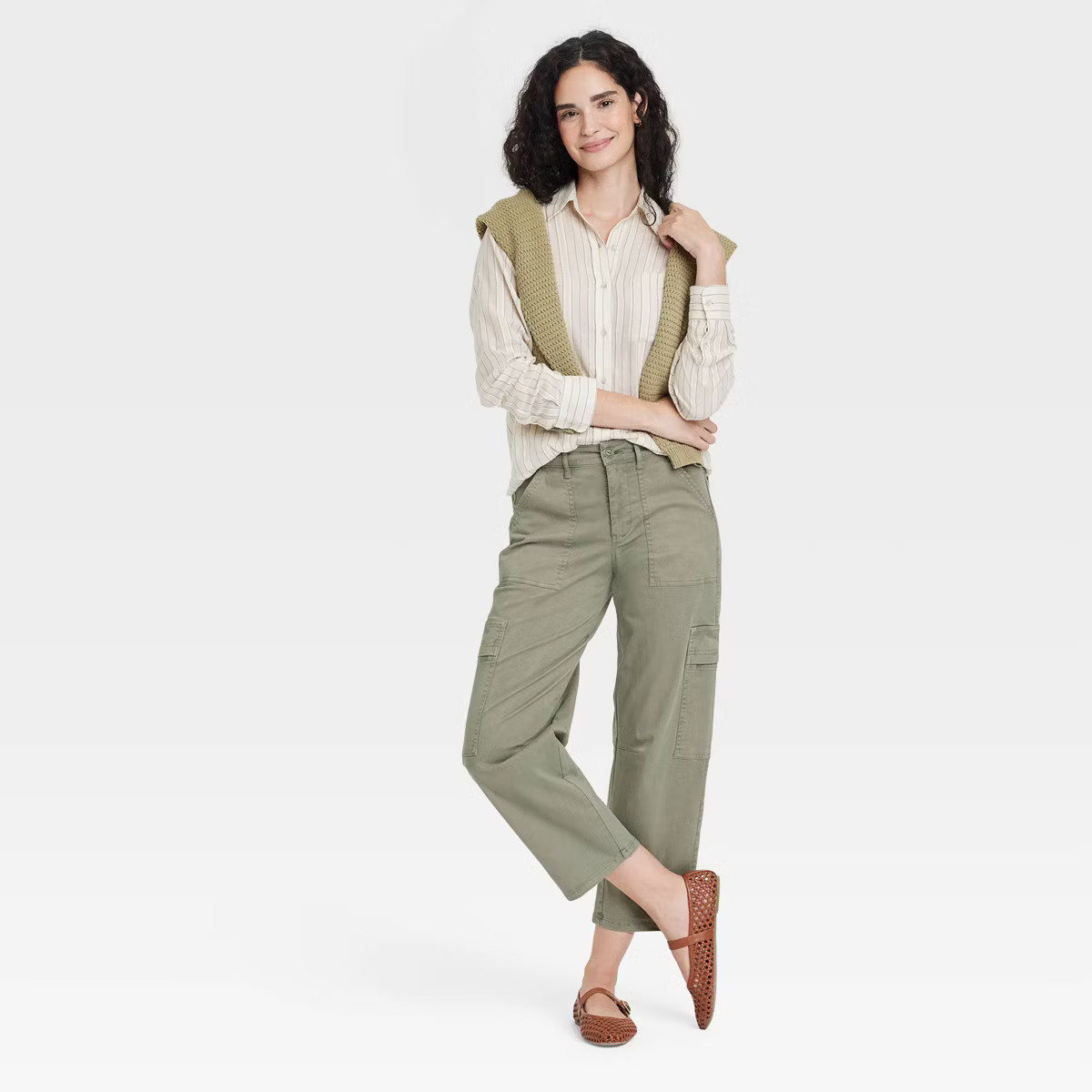 Women's Mid-Rise Barrel Leg Cargo Pants - Universal Thread™ | Target