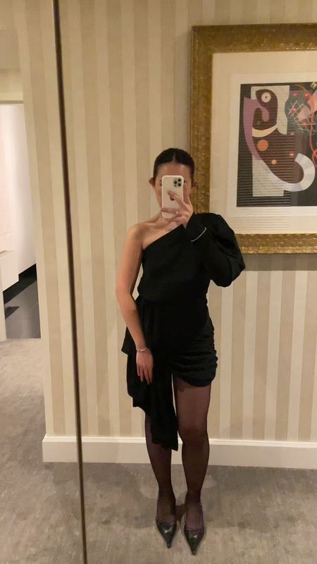 16arlington asymmetric dress - my go to for anything that’s slightly dressy, perfect for dinner date nights & cocktail hours - not sure why but this dress makes me feel very very jazzy 🖤