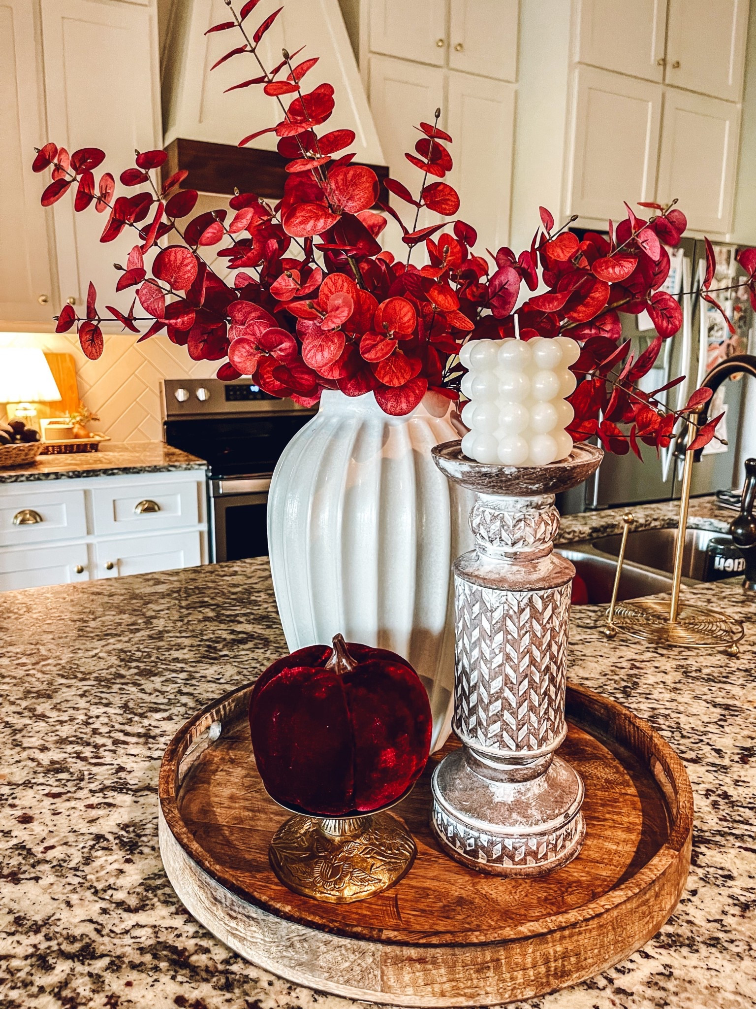 A touch of Fall has entered the chat 🍂

I love these plum eucalyptus stems + vase I got from Kohl’s! The vase is such a good quality + I will use it year round! 



#LTKSeasonal #LTKHome #LTKFindsUnder50