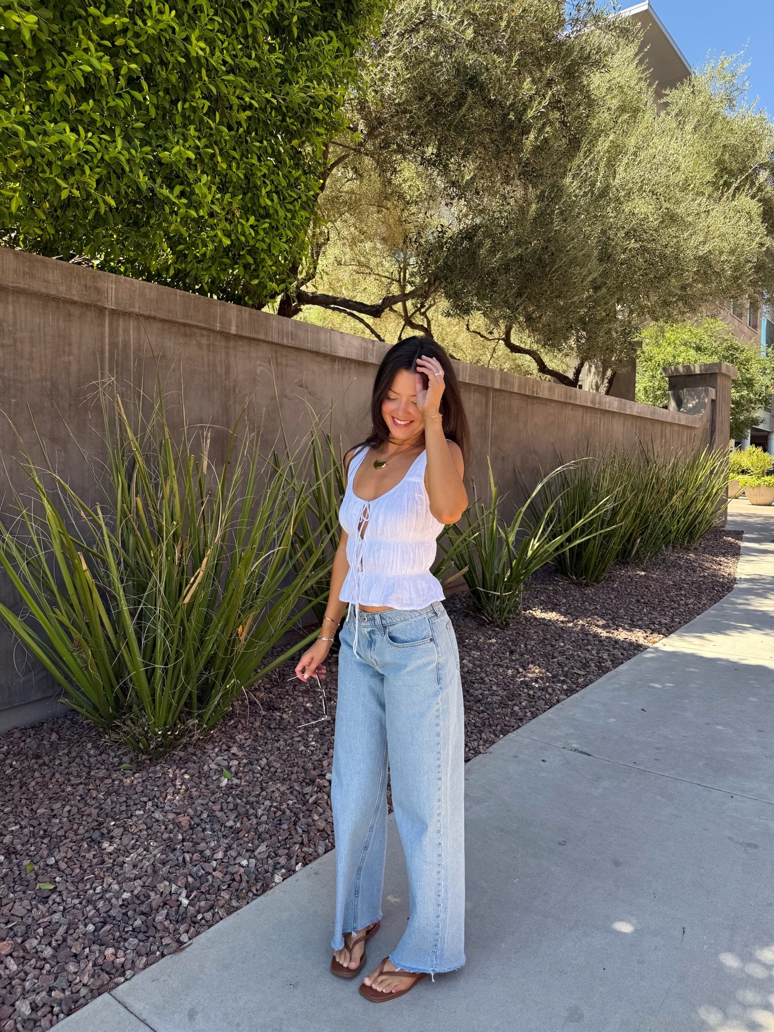I am 5’7” wearing usual size 25 in the jeans and XS in the top!
